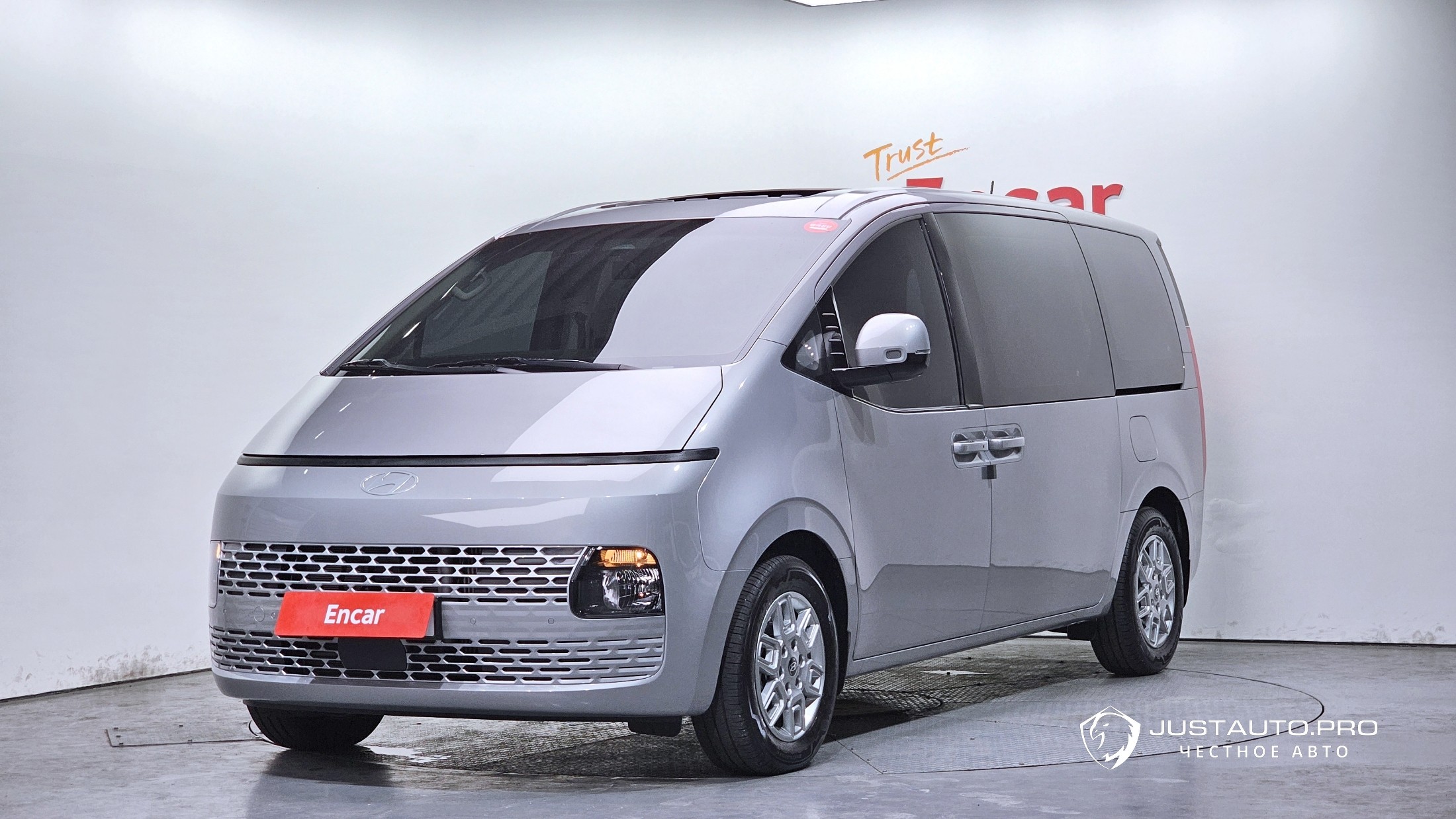 Автомобиль Hyundai Staria