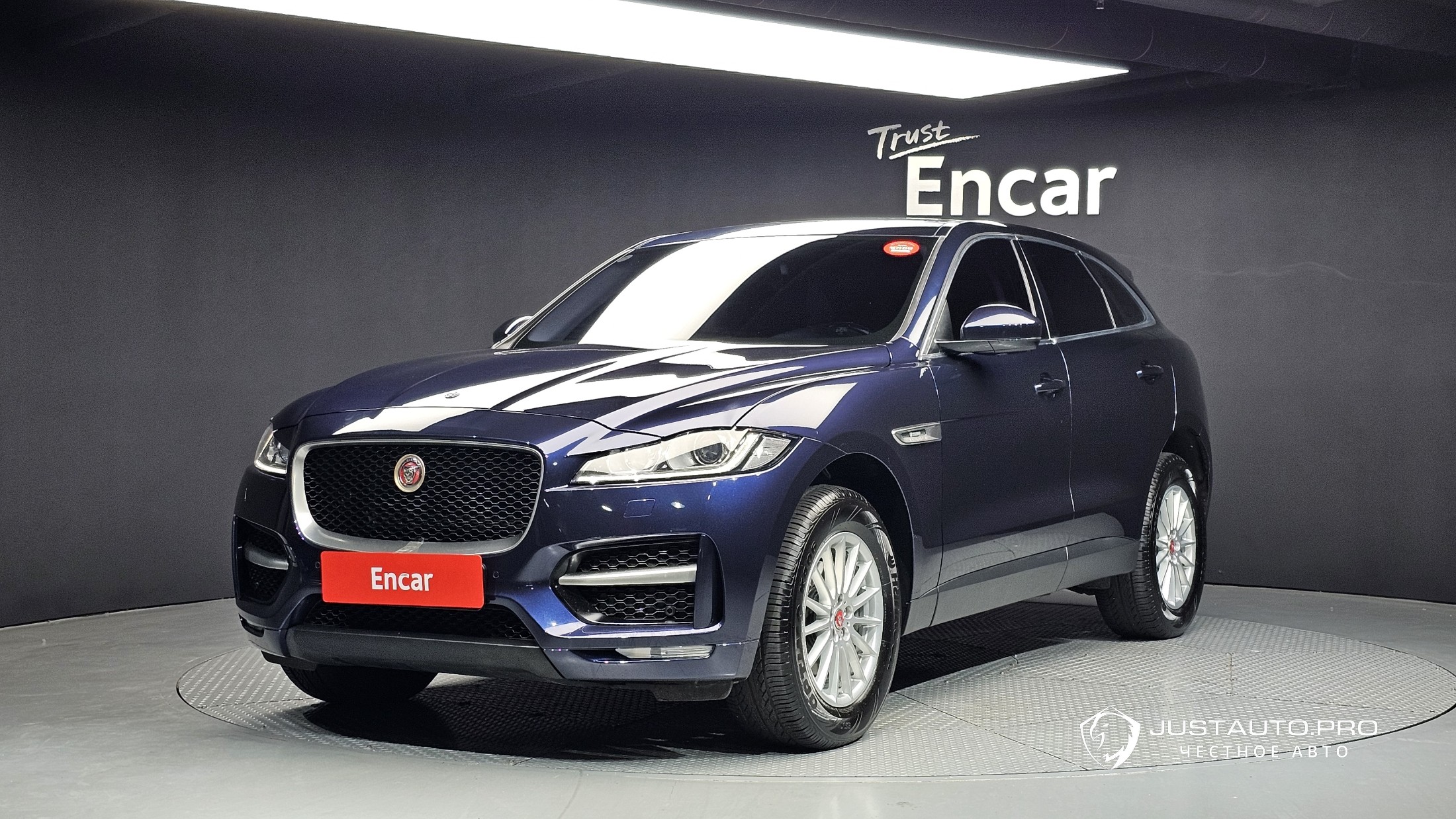 Автомобиль Jaguar F-PACE