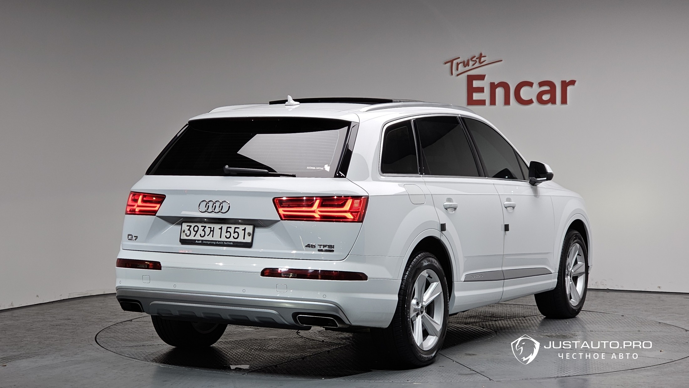 Автомобиль Audi Q7