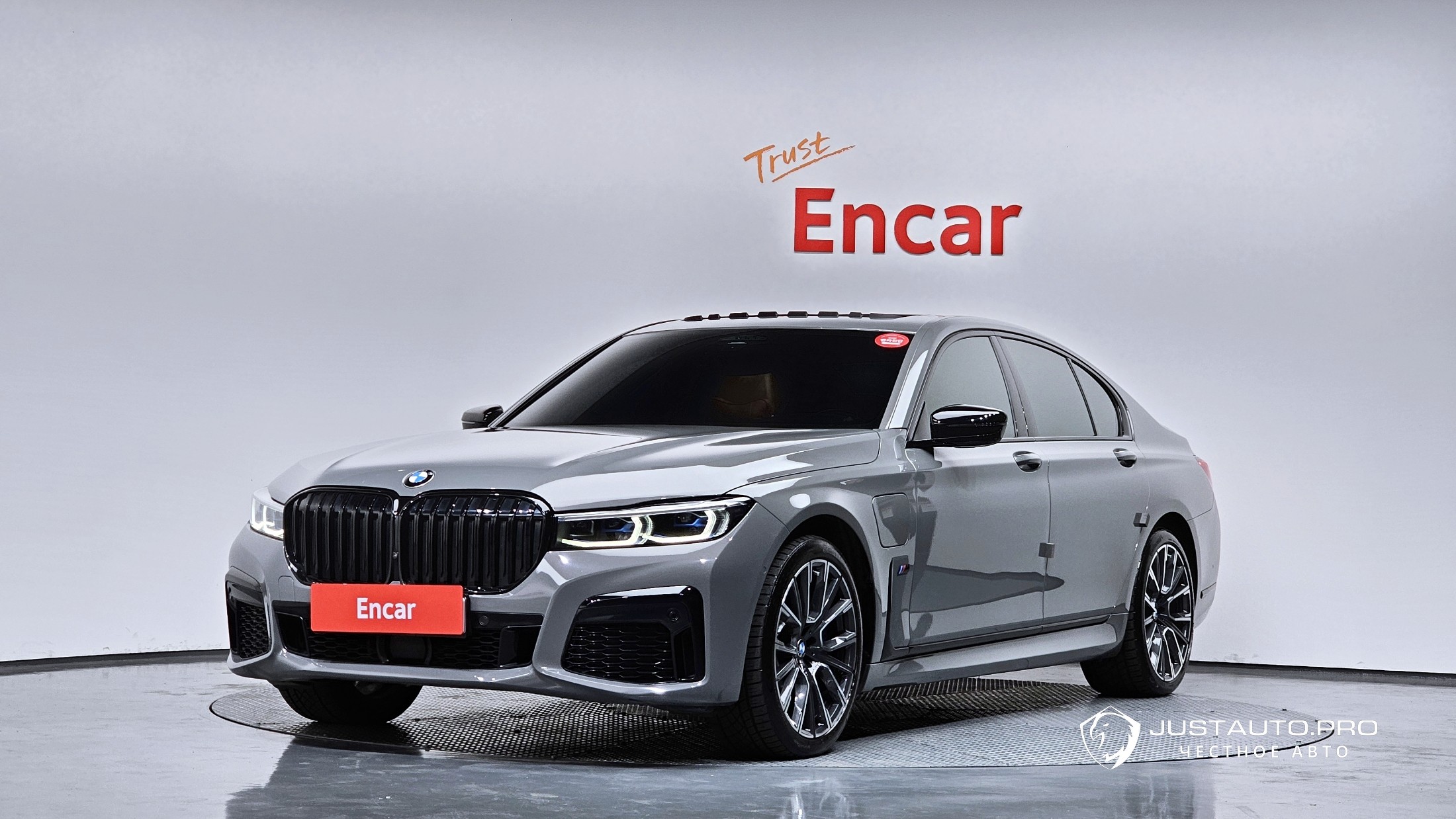 Автомобиль BMW 7-Series