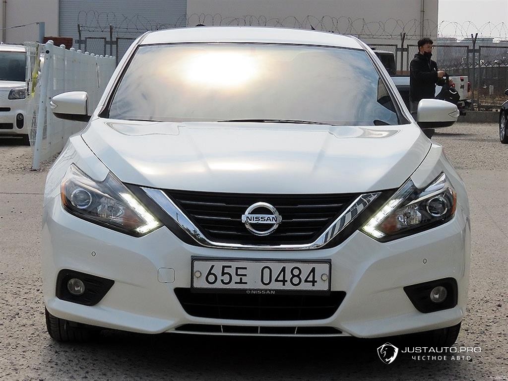 Автомобиль Nissan Altima