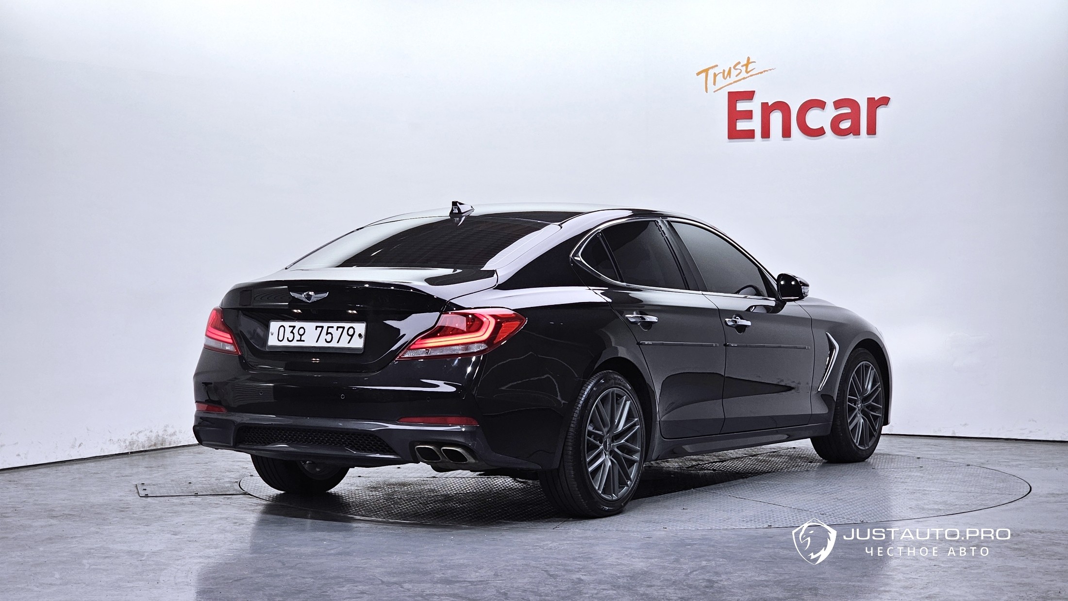 Автомобиль Genesis G70