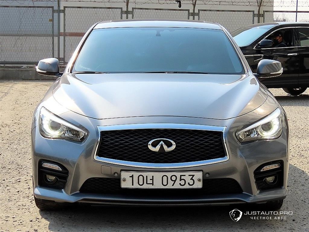 Автомобиль Infiniti Q50