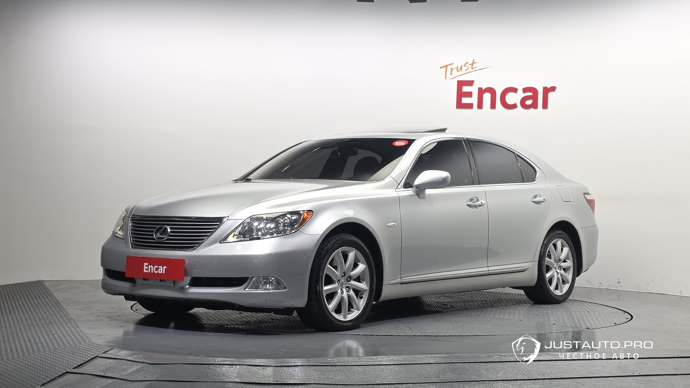 Автомобиль Lexus LS