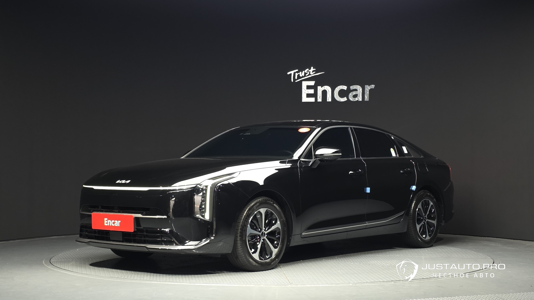 Автомобиль Kia K8