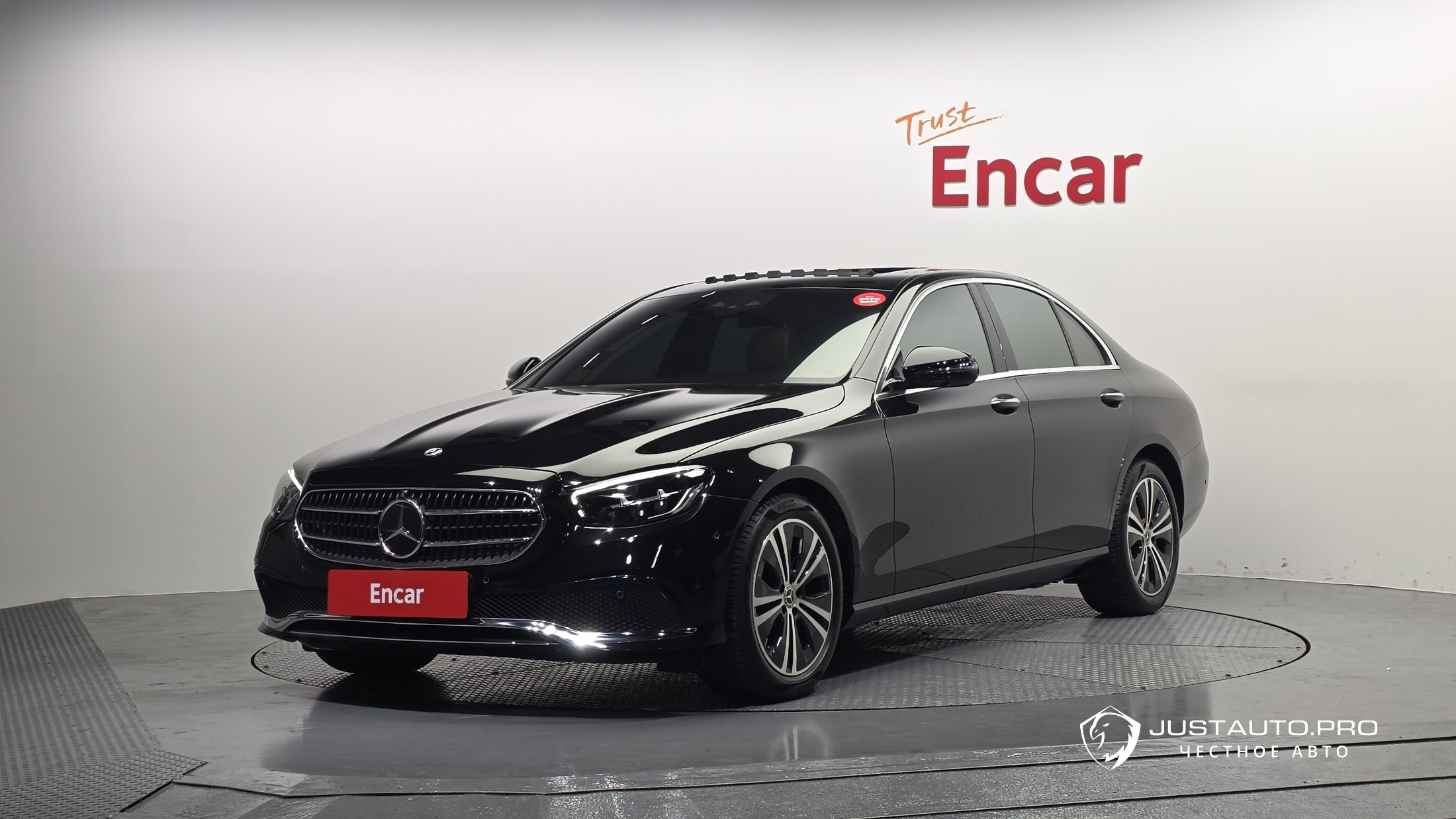Автомобиль Mercedes-Benz E-Class