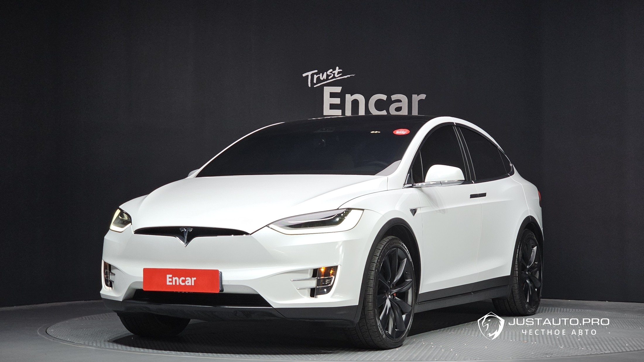 Автомобиль Tesla Model X