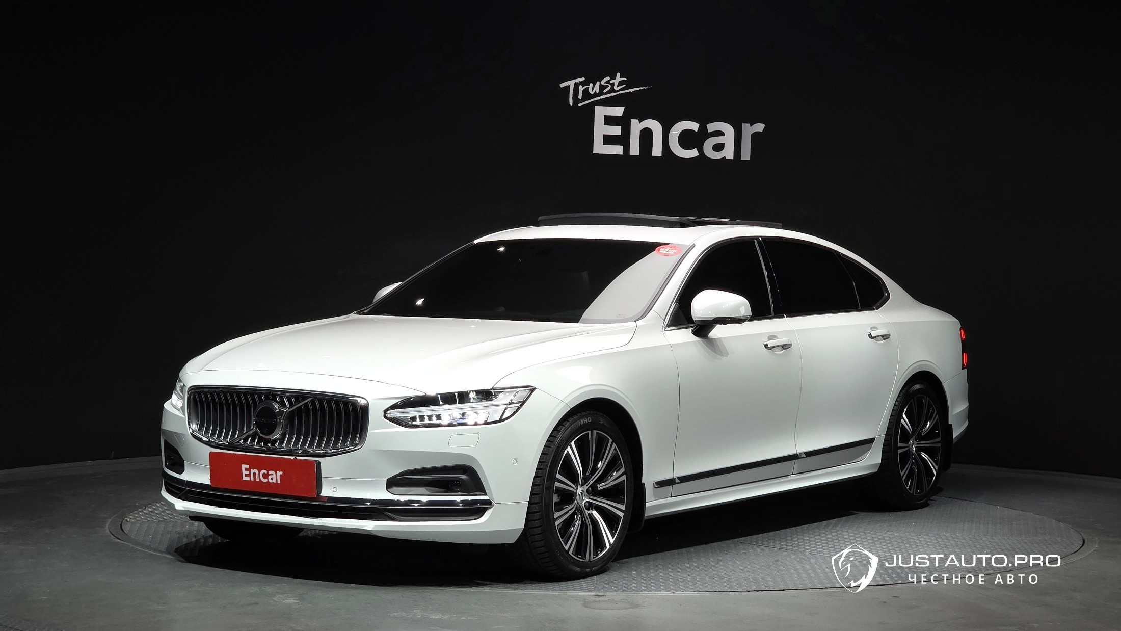 Автомобиль Volvo S90