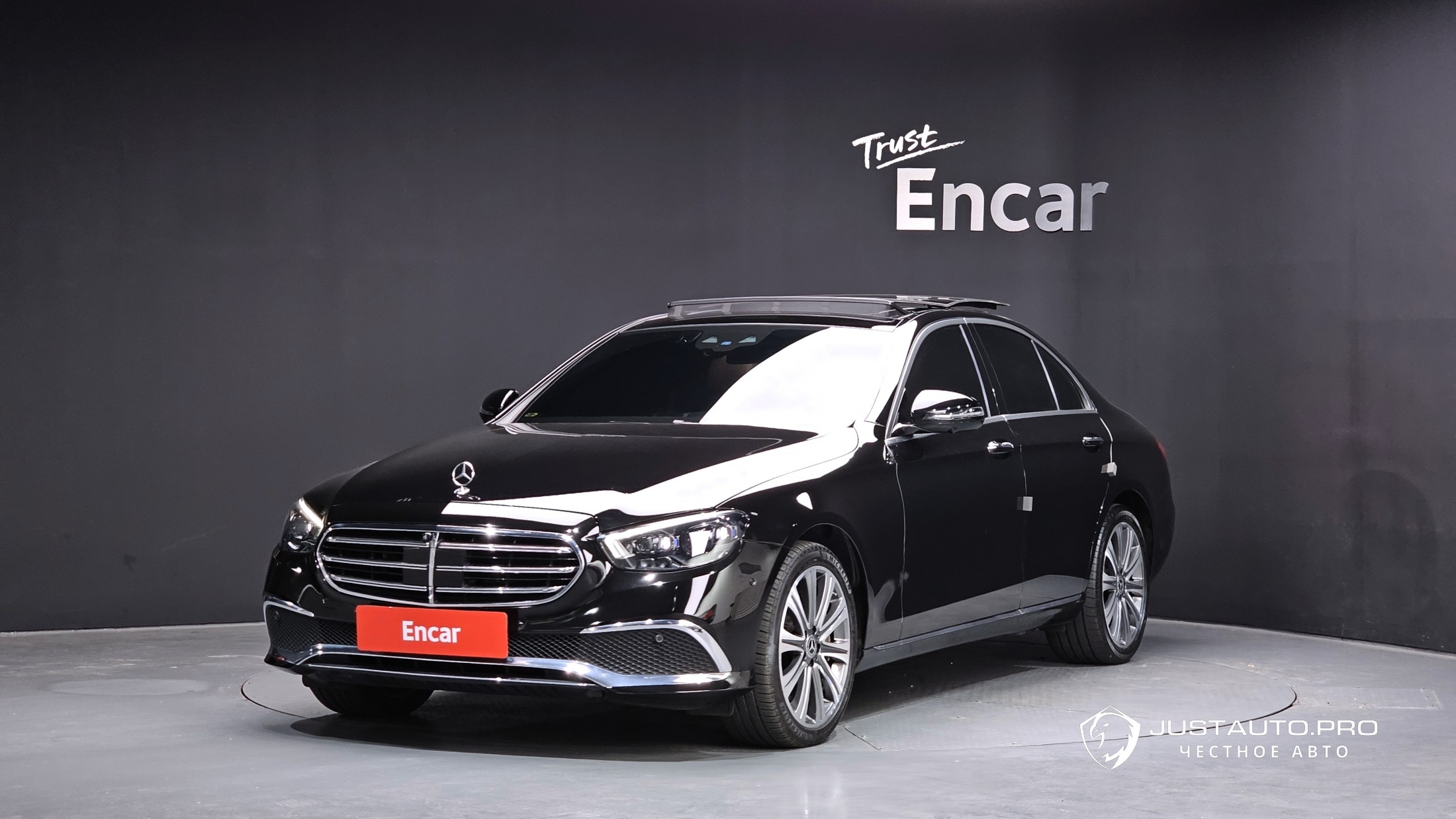 Автомобиль Mercedes-Benz E-Class