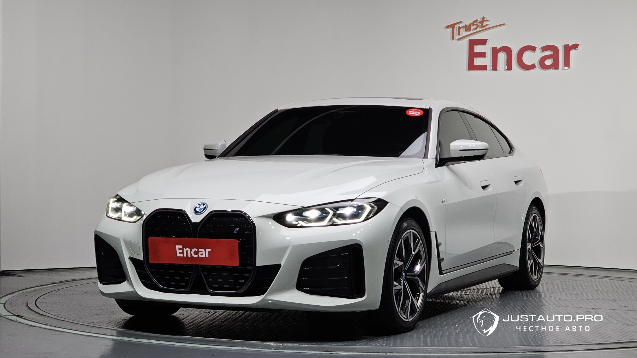 Автомобиль BMW i4