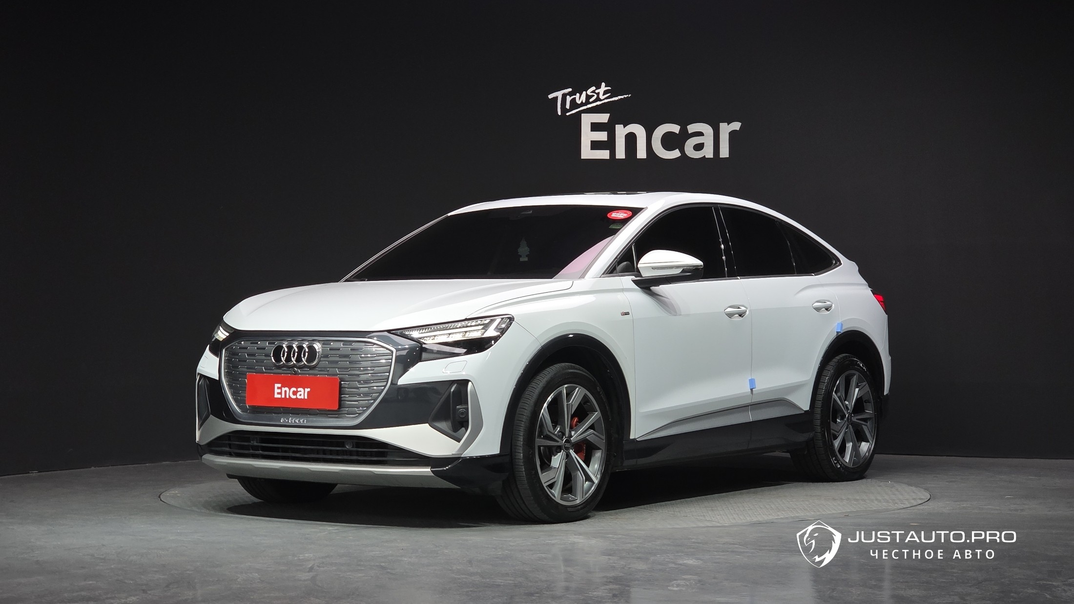 Автомобиль Audi Q4 e-tron