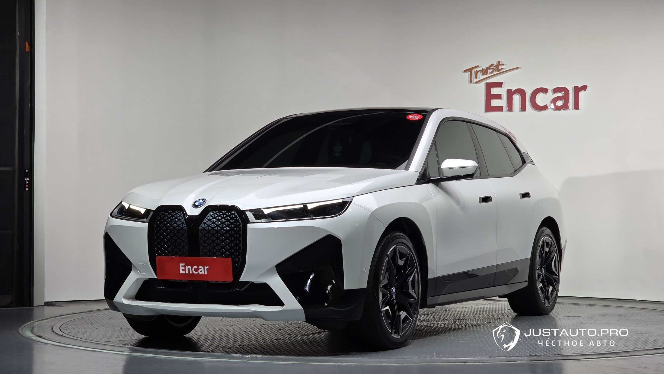 Автомобиль BMW iX