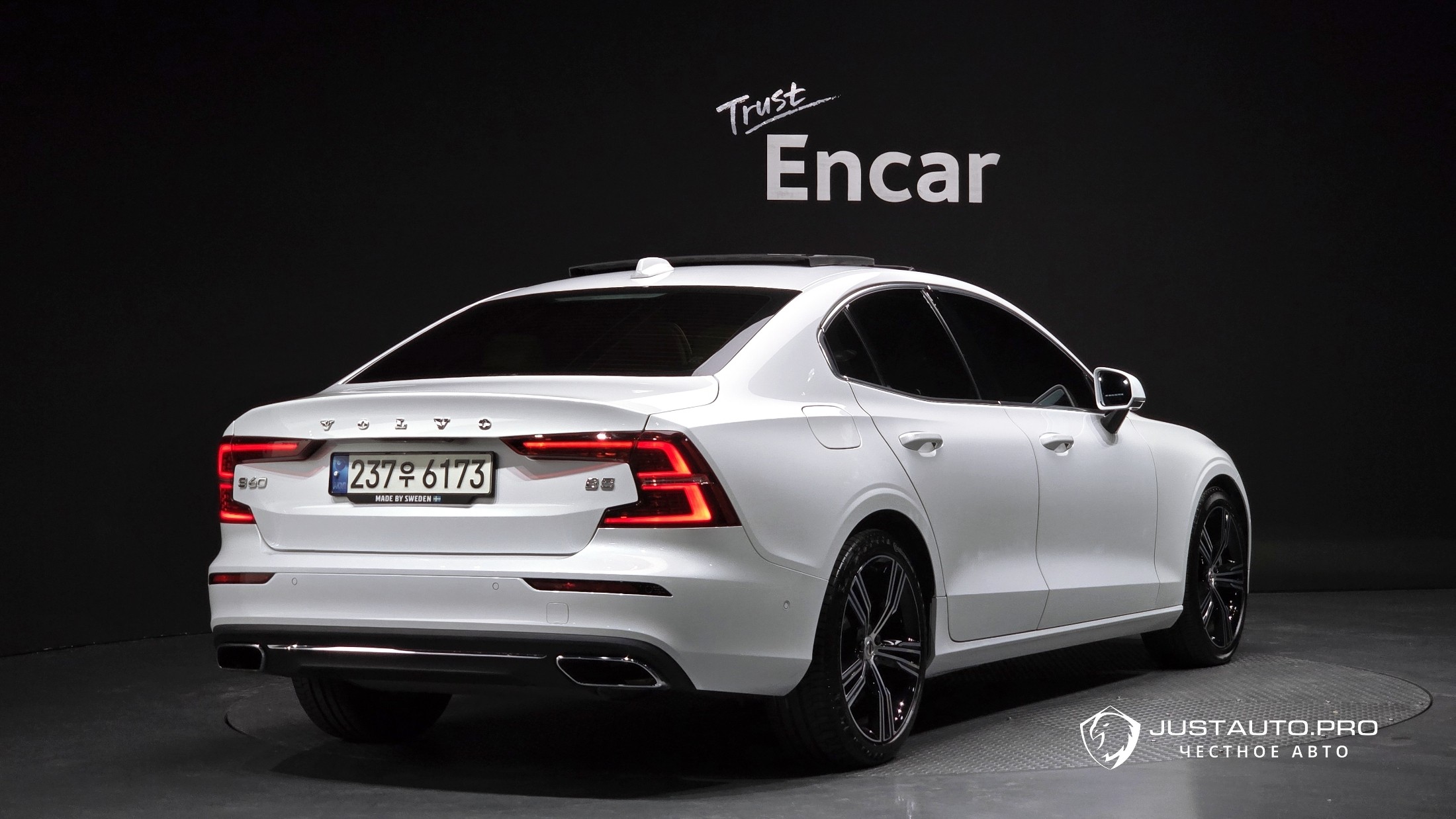 Автомобиль Volvo S60