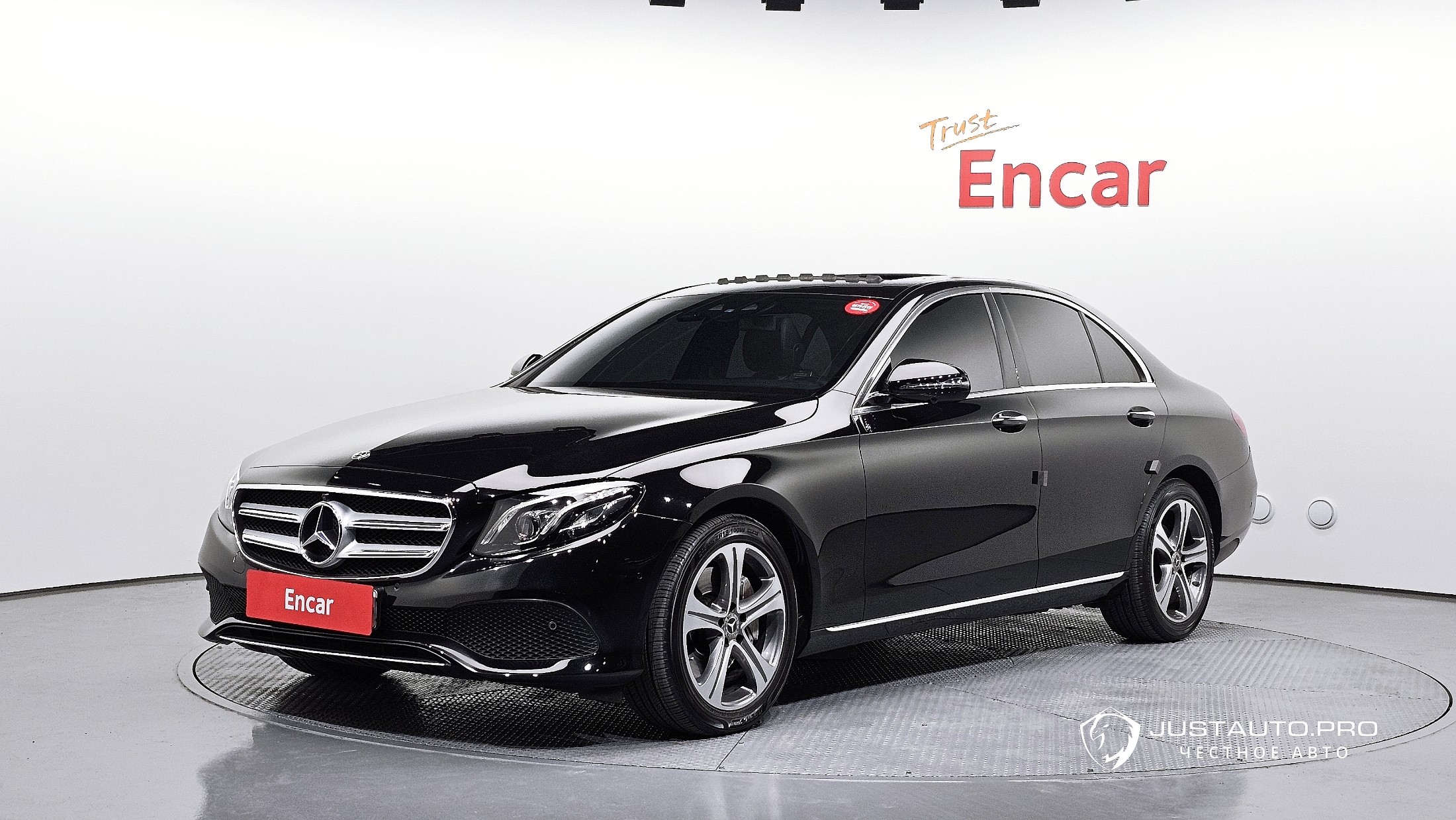 Автомобиль Mercedes-Benz E-Class