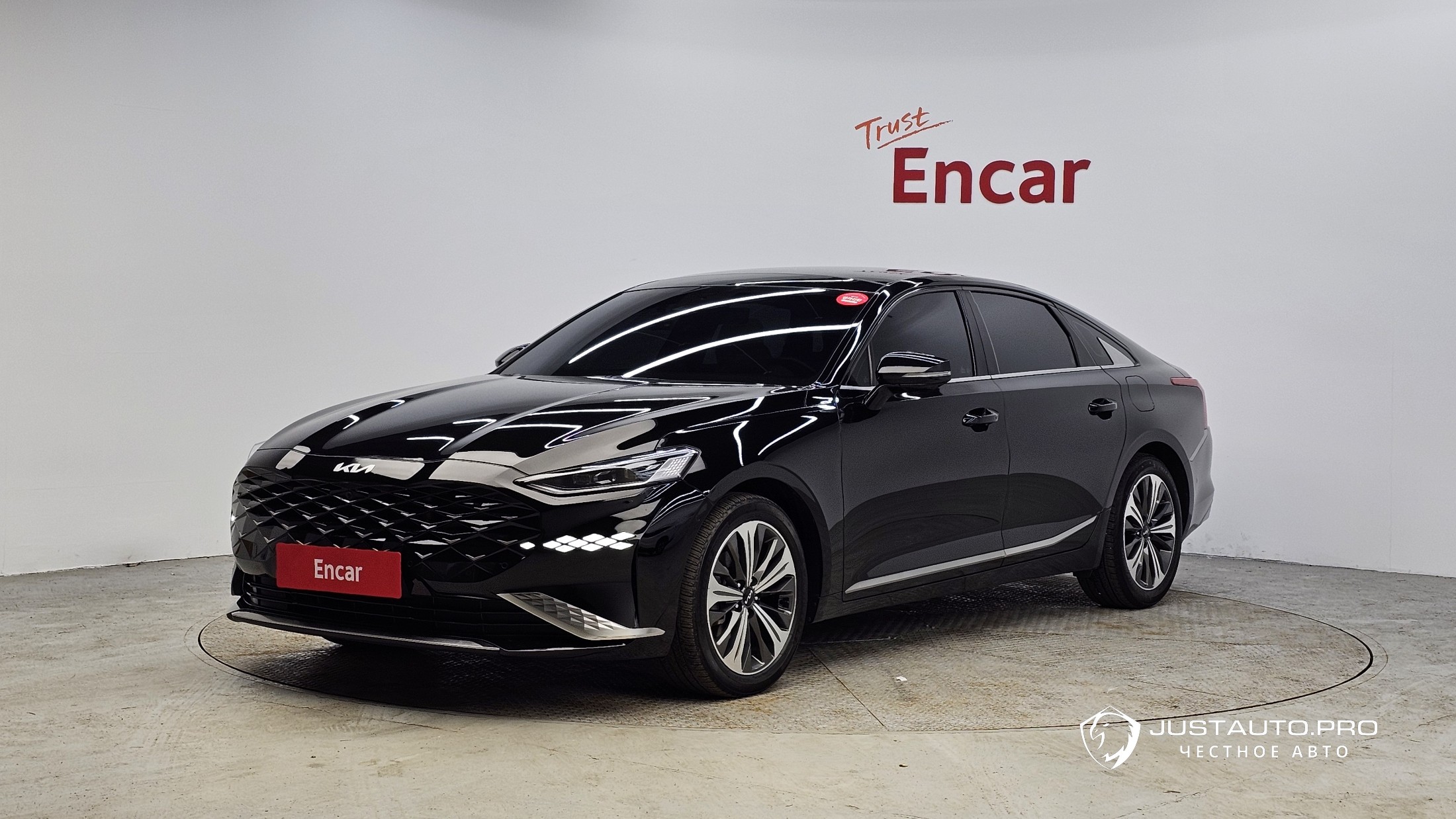 Автомобиль Kia K8