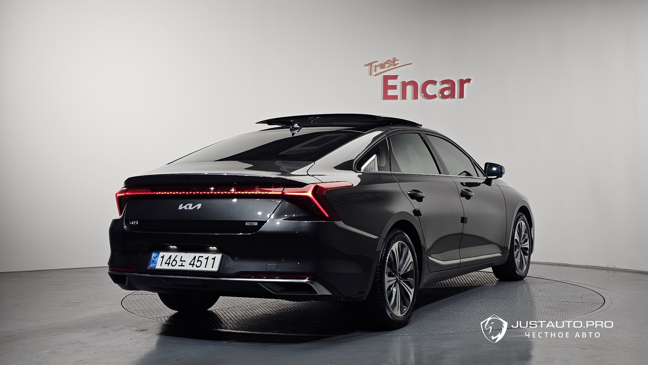 Автомобиль Kia K8