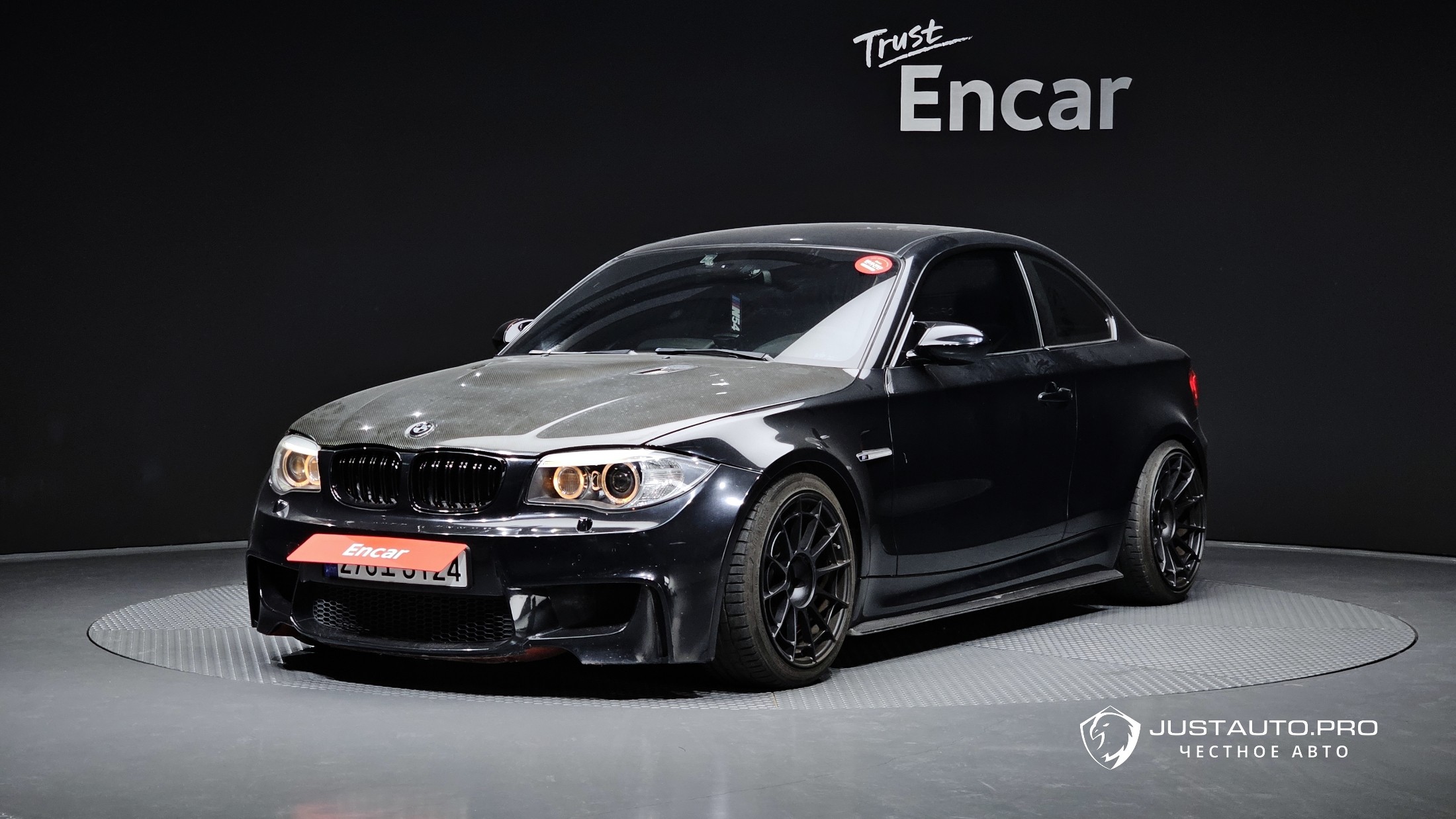 Автомобиль BMW 1M