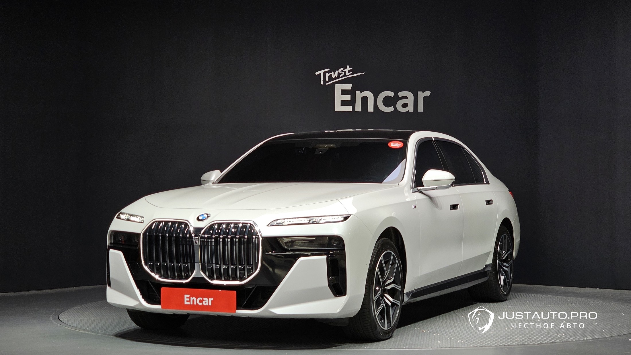 Автомобиль BMW 7-Series