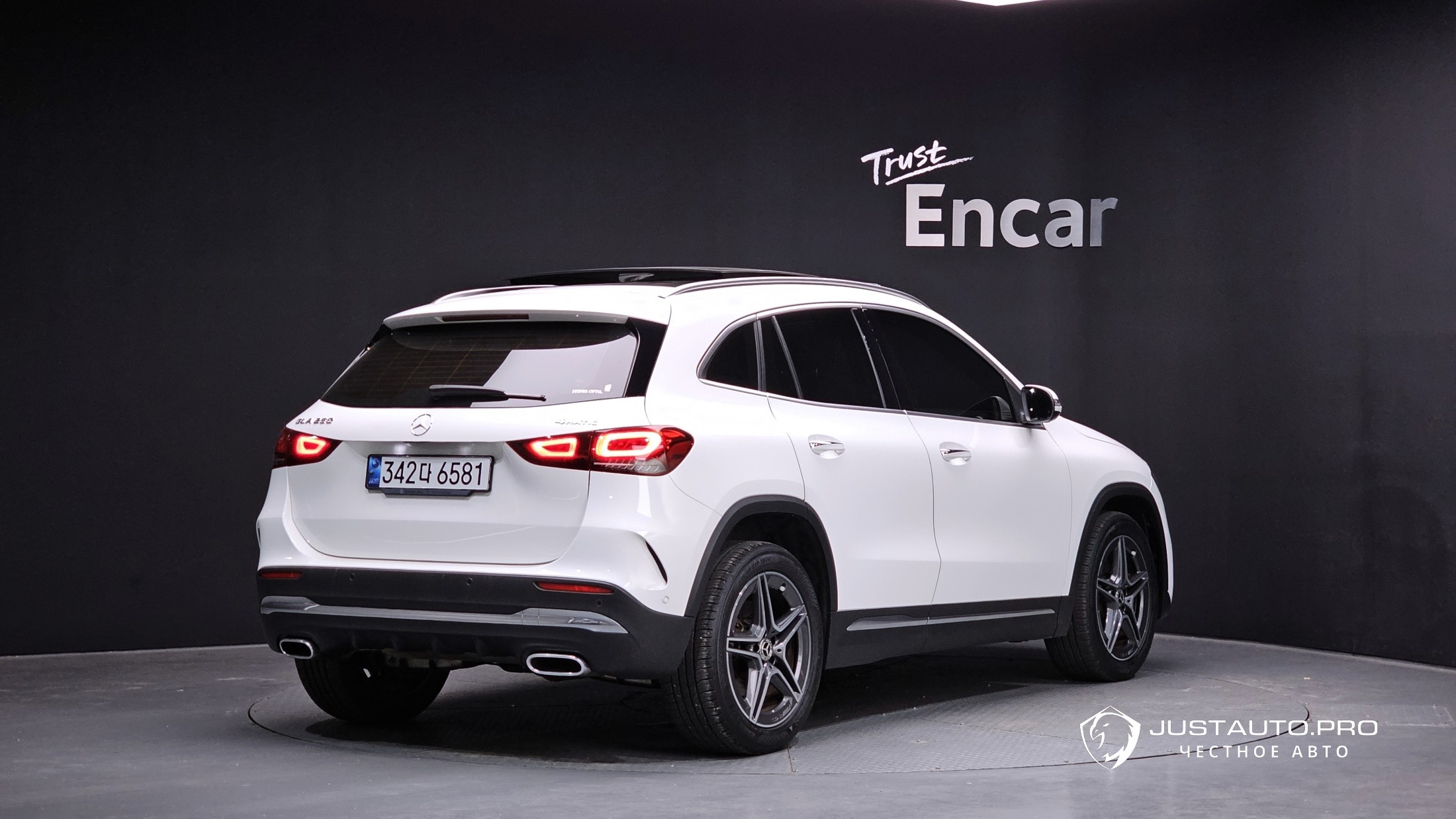 Автомобиль Mercedes-Benz GLA-Class