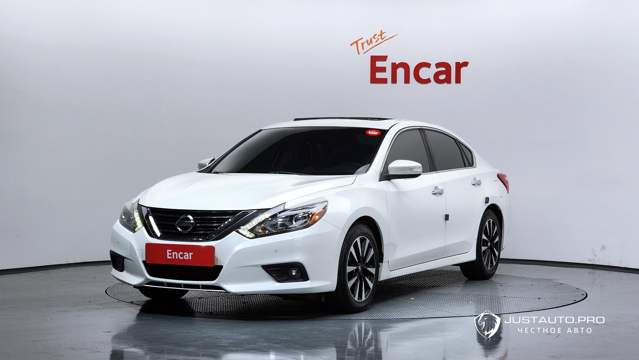 Автомобиль Nissan Altima