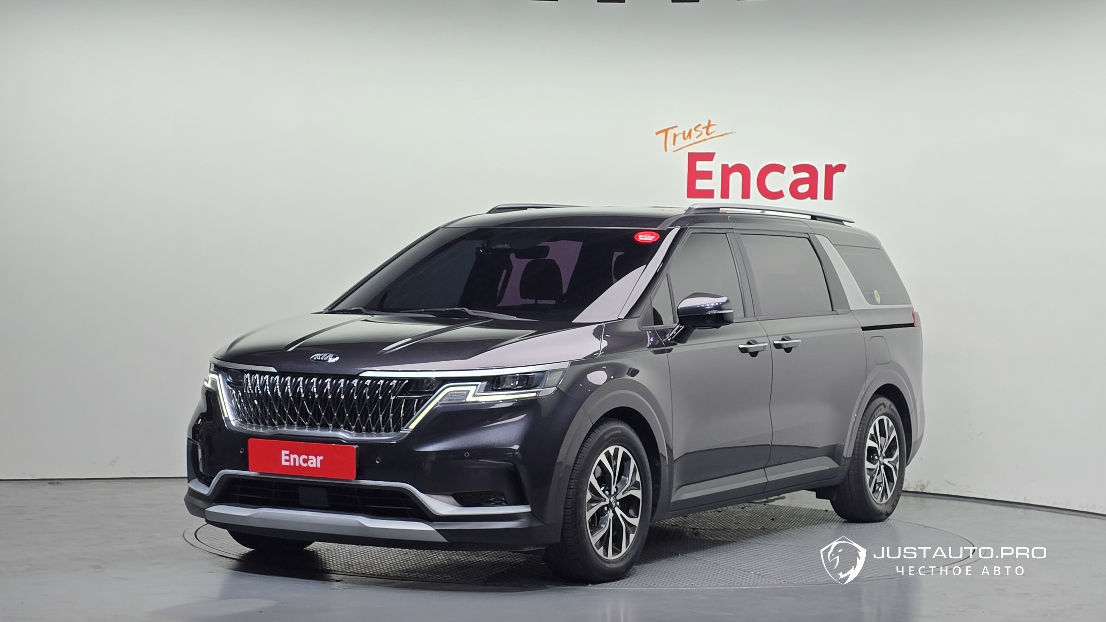 Автомобиль Kia Canival