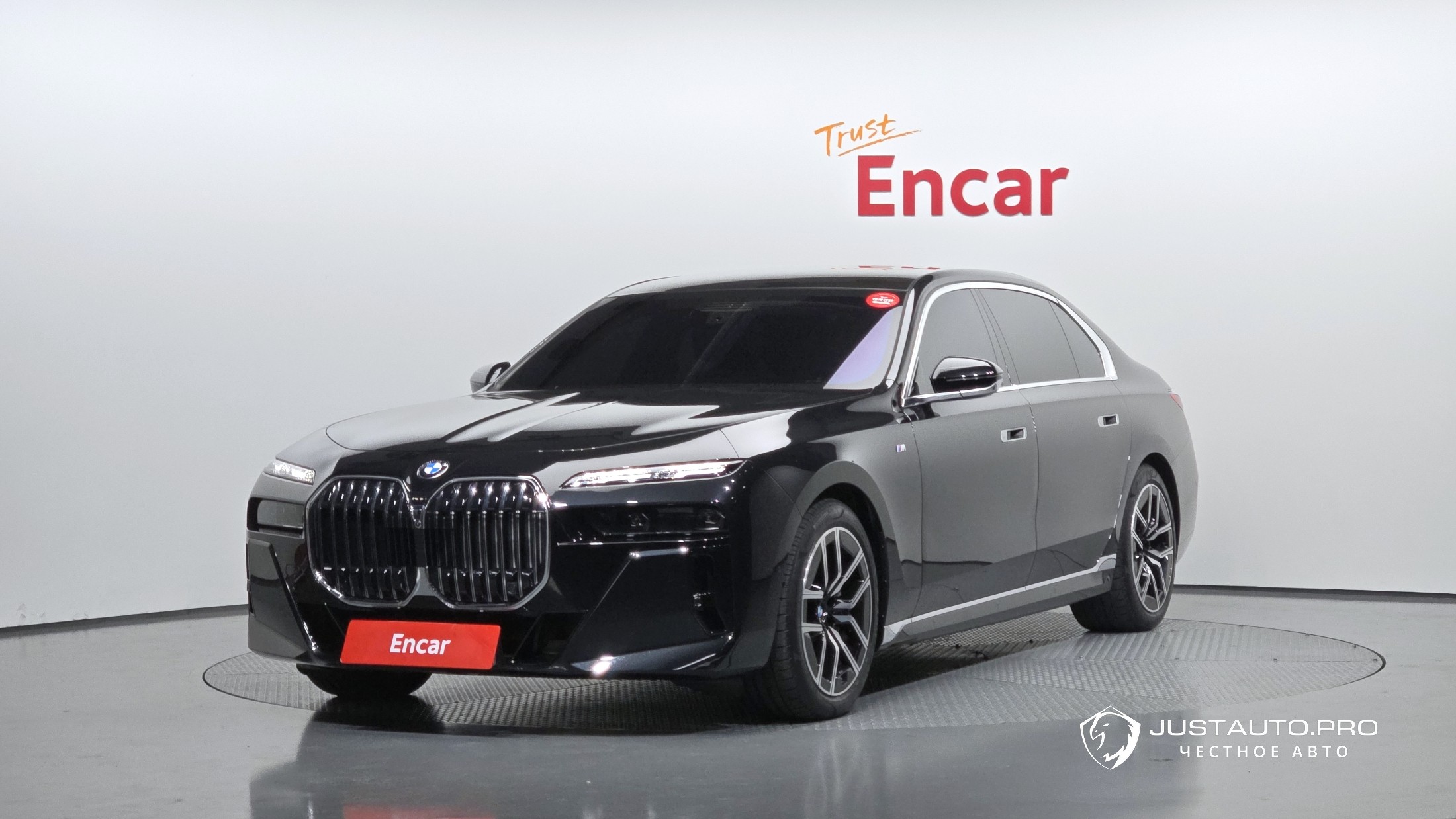 Автомобиль BMW 7-Series