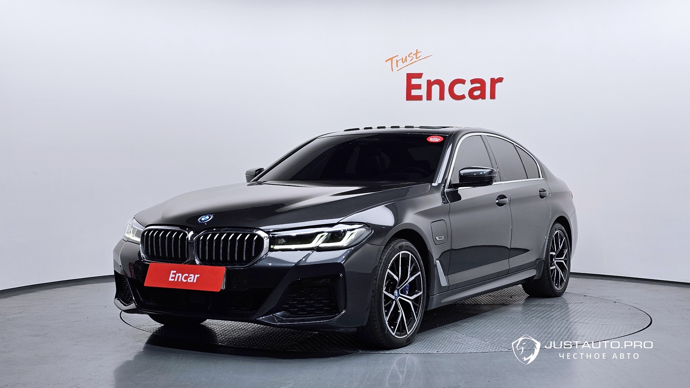 Автомобиль BMW 5-Series