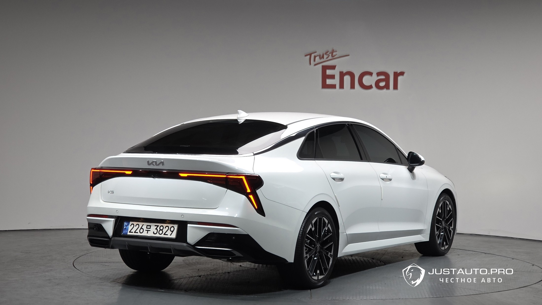 Автомобиль Kia K5