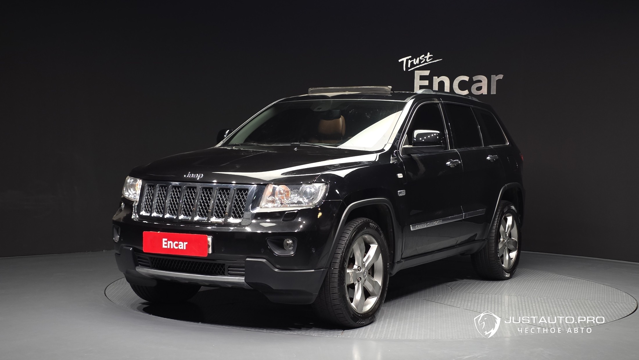 Автомобиль Jeep Cherokee