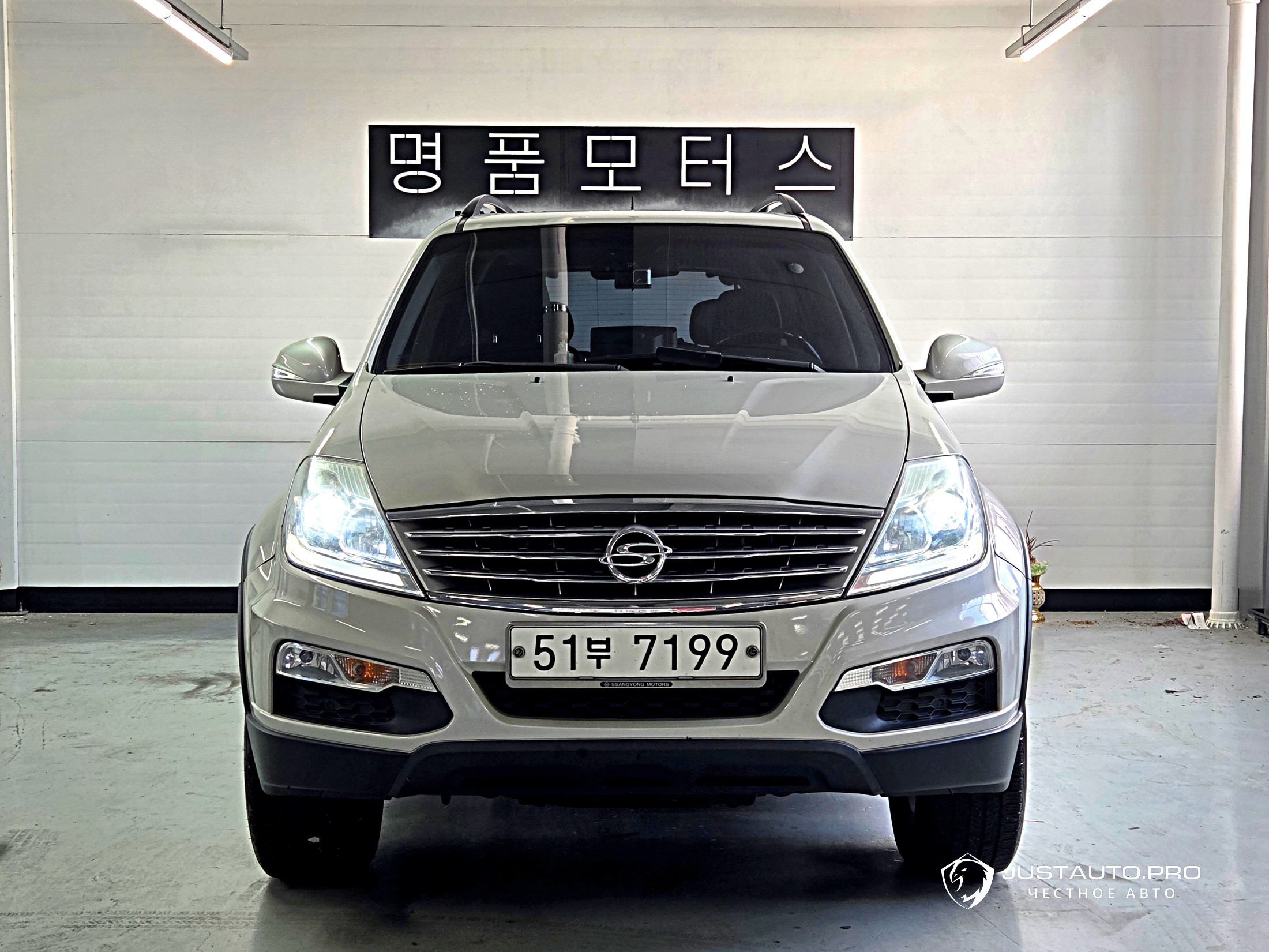 Автомобиль KG_Mobility_Ssangyong Rexton