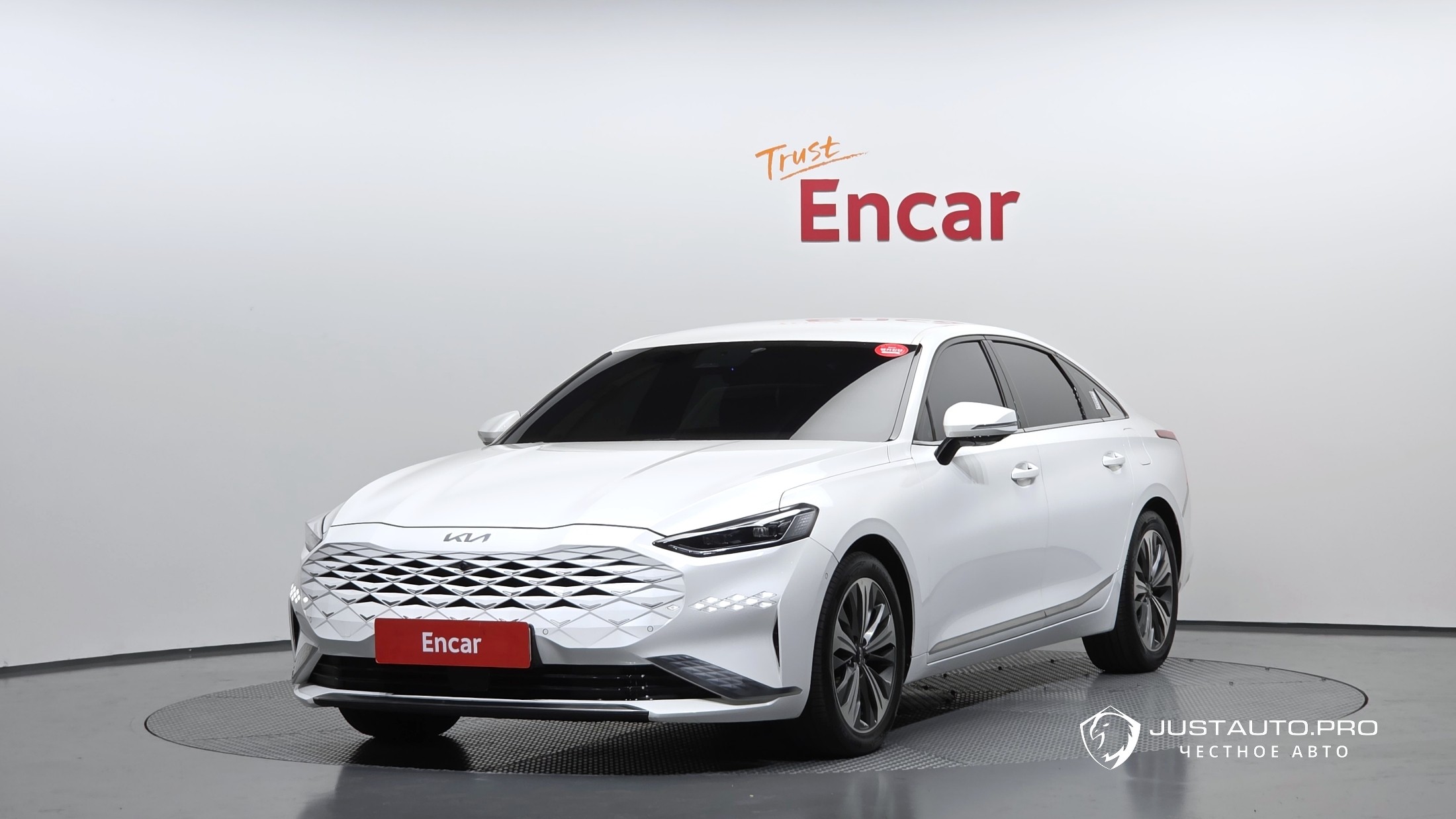 Автомобиль Kia K8