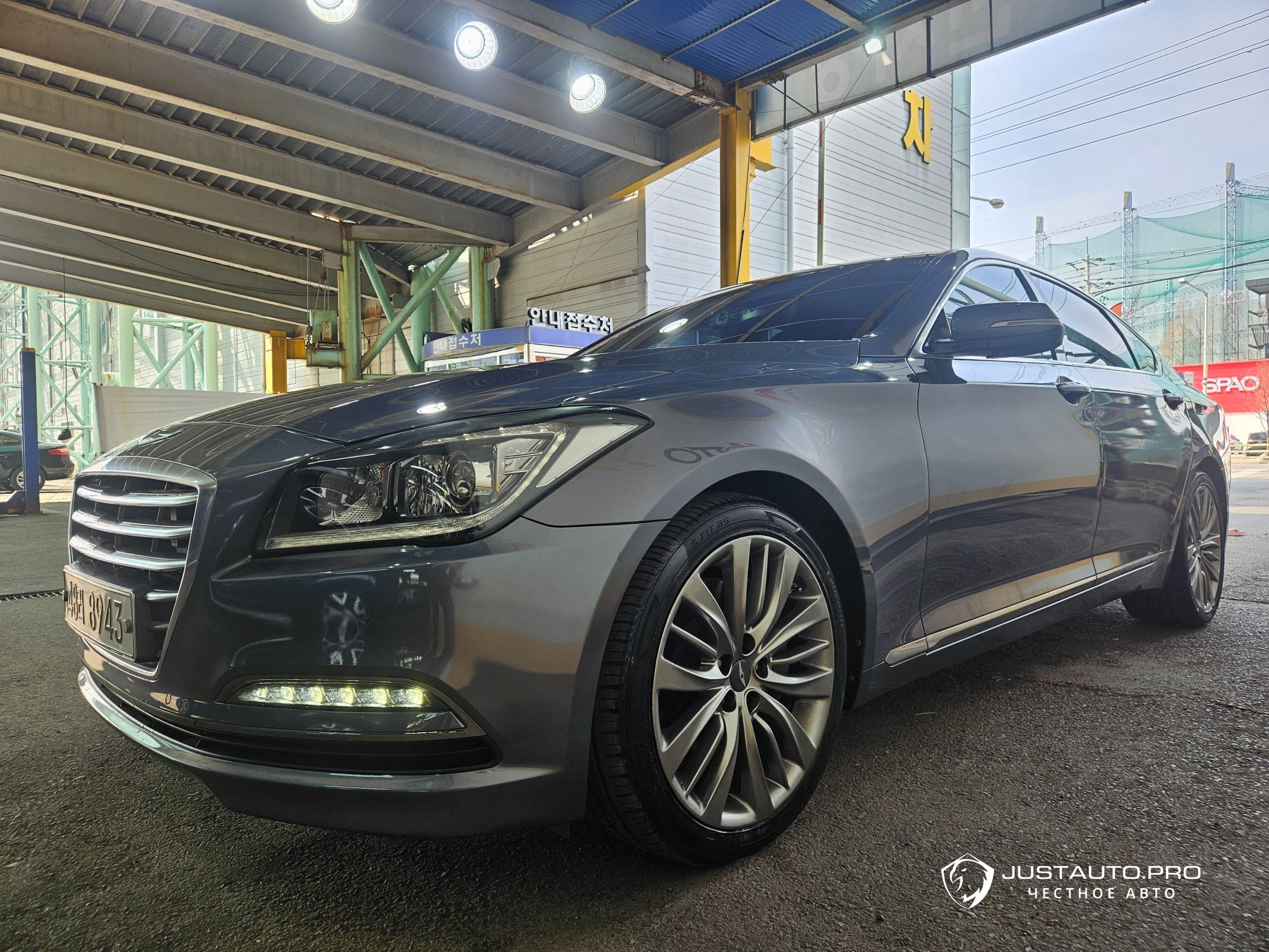 Автомобиль Hyundai Genesis