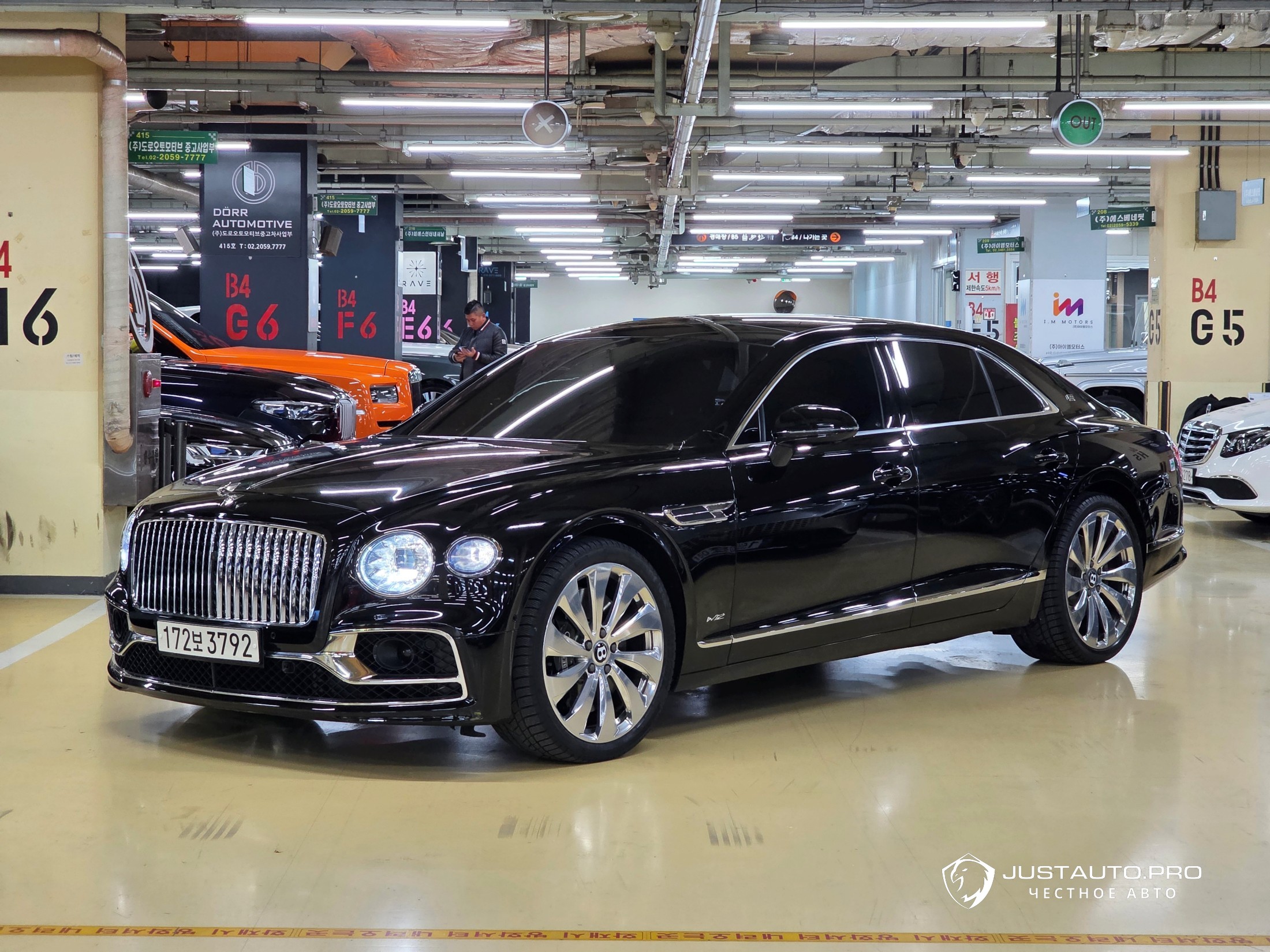 Автомобиль Bentley Flying Spur