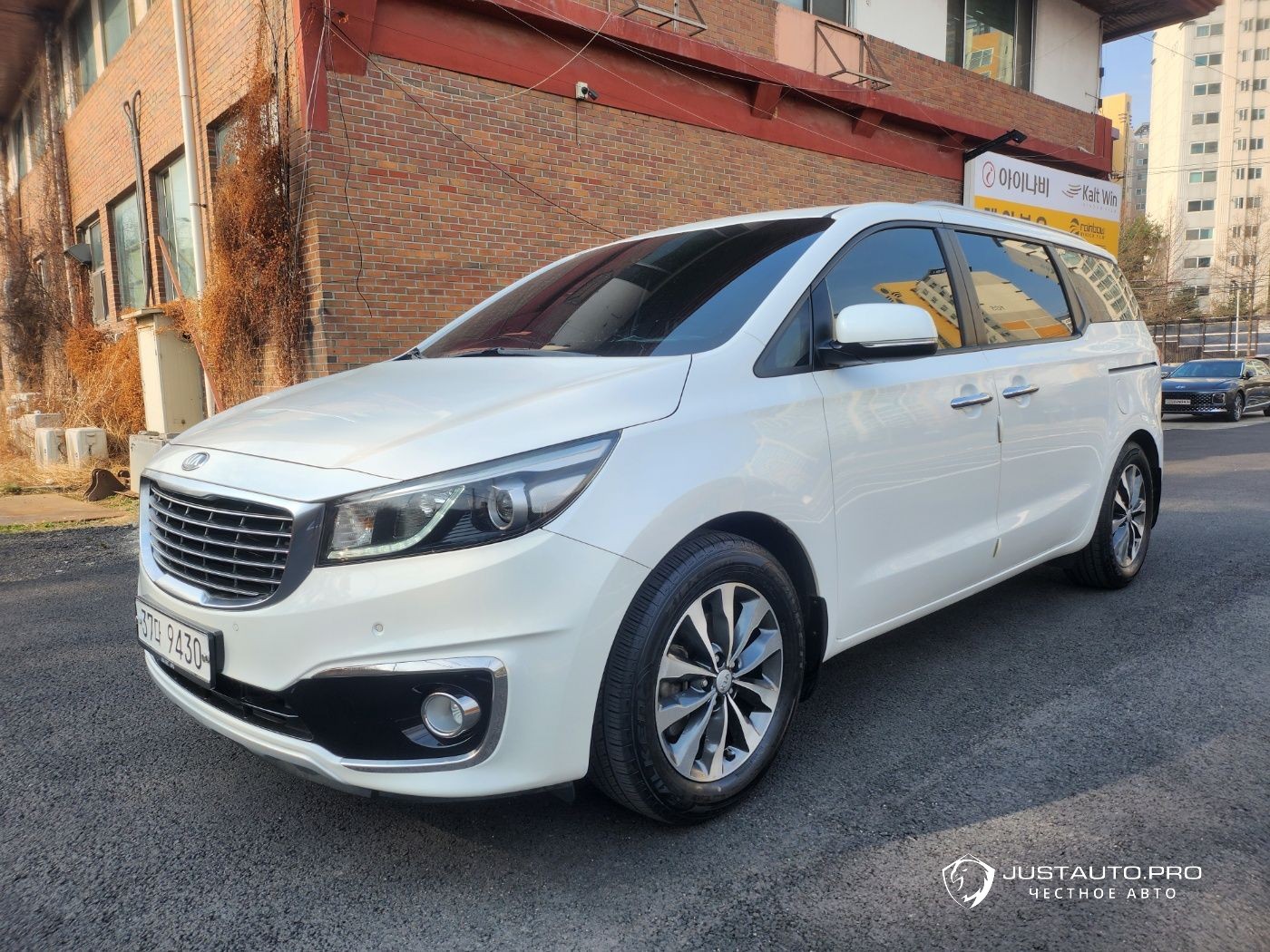 Автомобиль Kia Canival