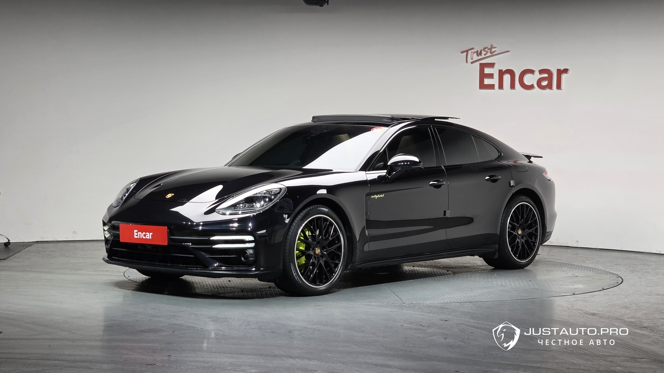 Автомобиль Porsche Panamera