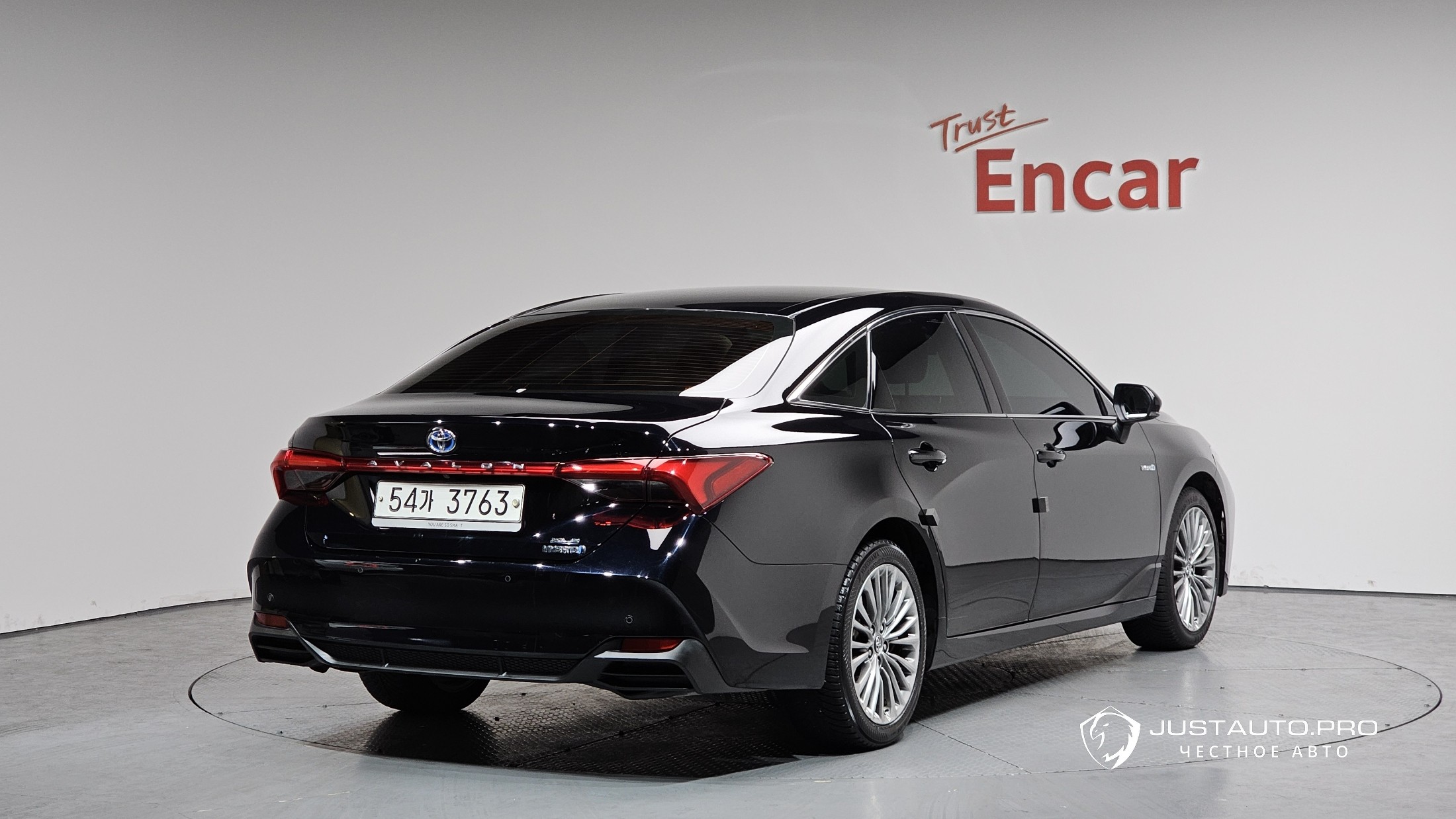 Автомобиль Toyota Avalon