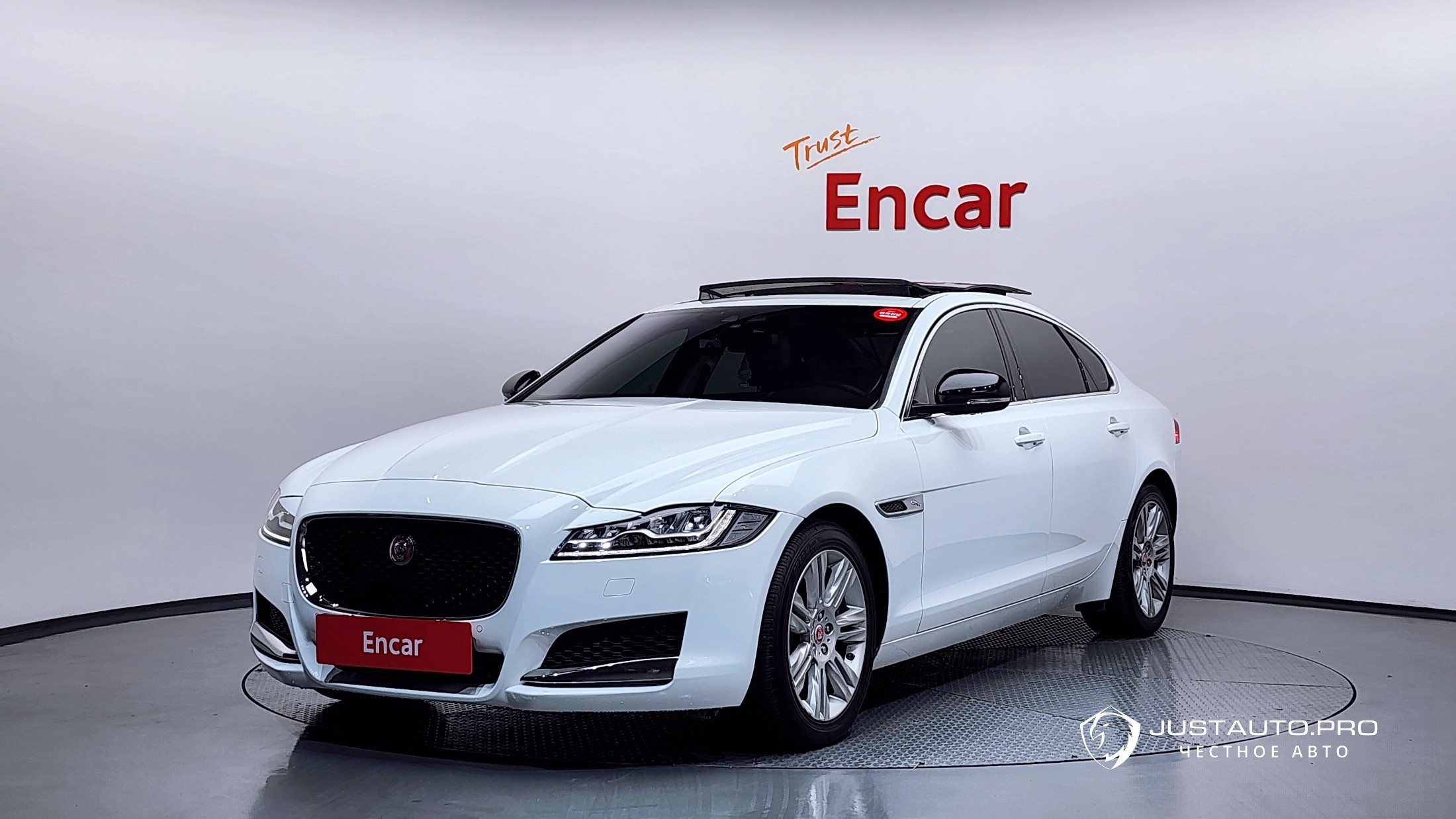 Автомобиль Jaguar XF