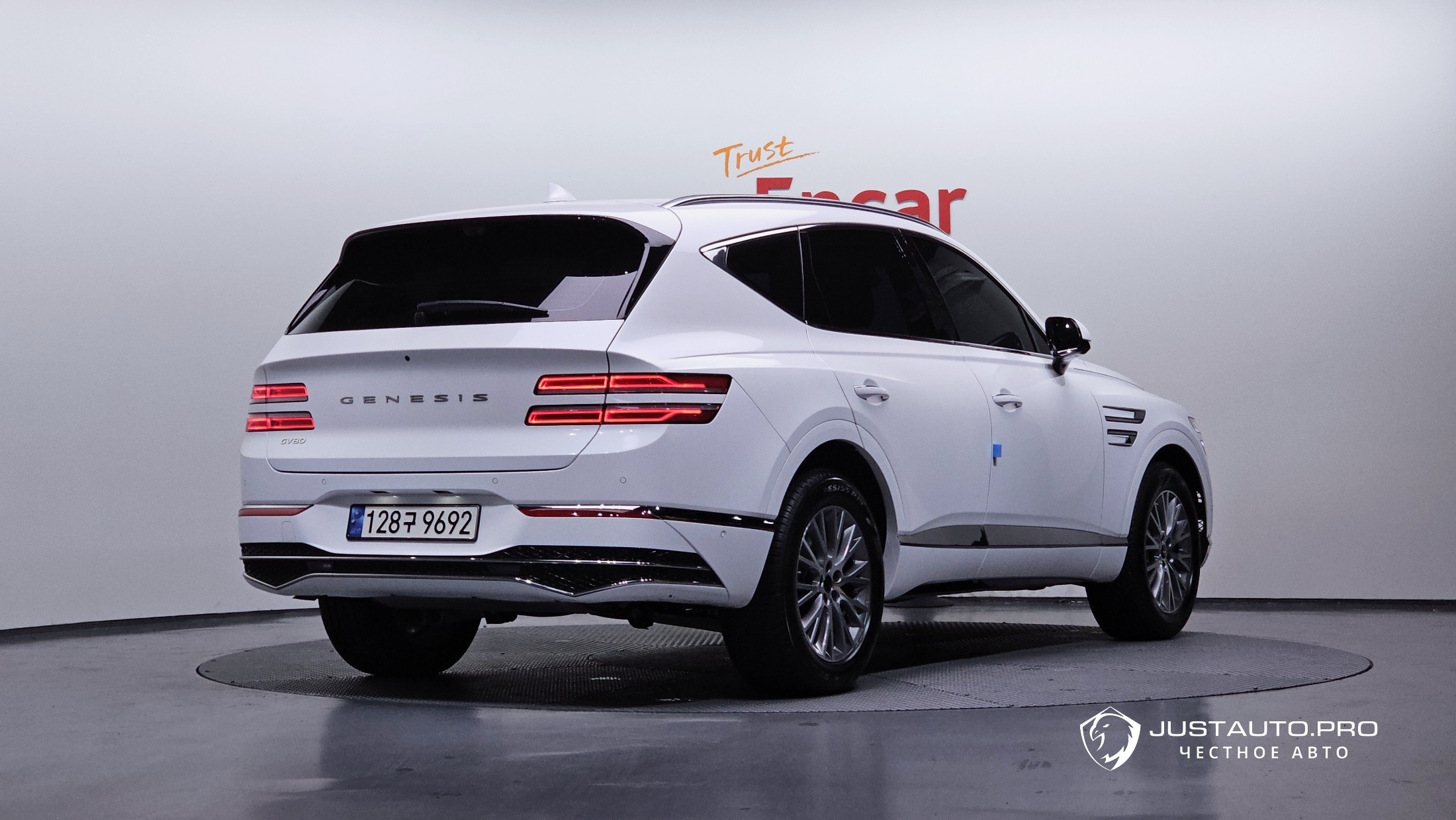 Автомобиль Genesis GV80