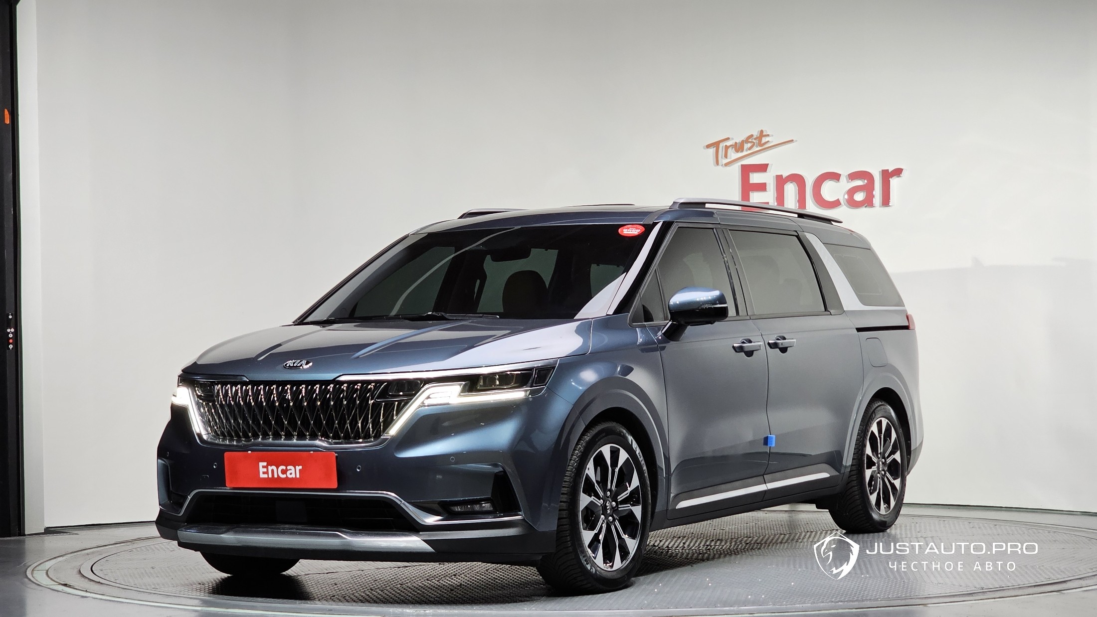 Автомобиль Kia Canival