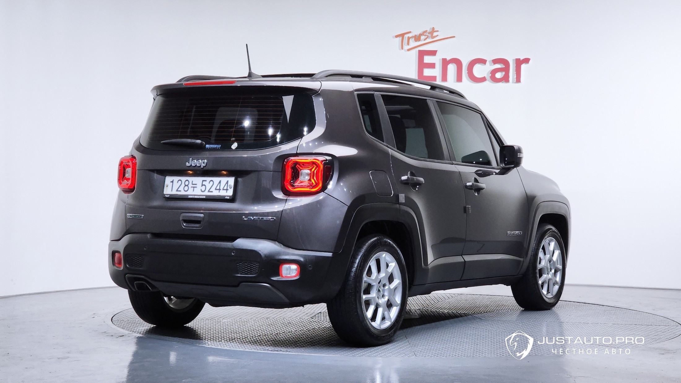 Автомобиль Jeep Renegade
