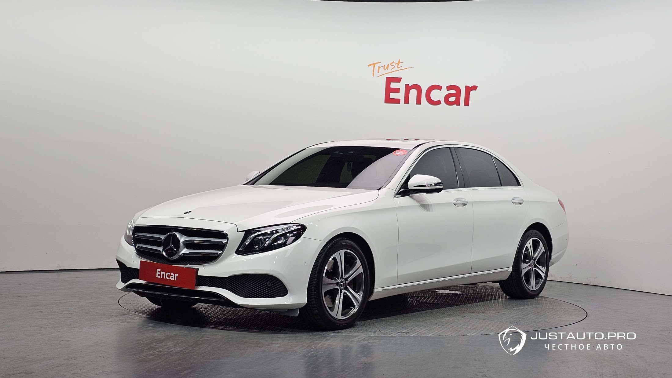 Автомобиль Mercedes-Benz E-Class