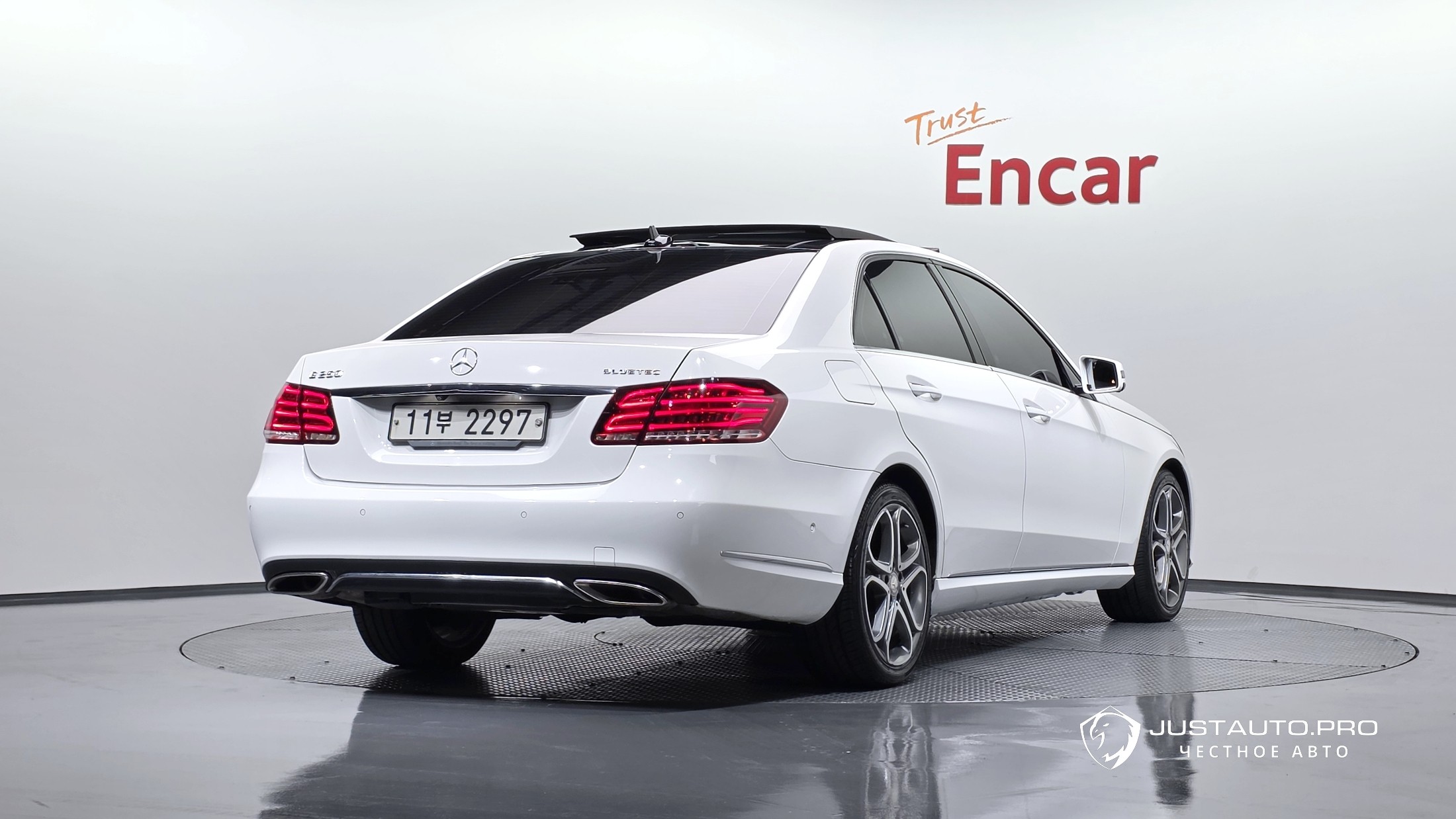 Автомобиль Mercedes-Benz E-Class