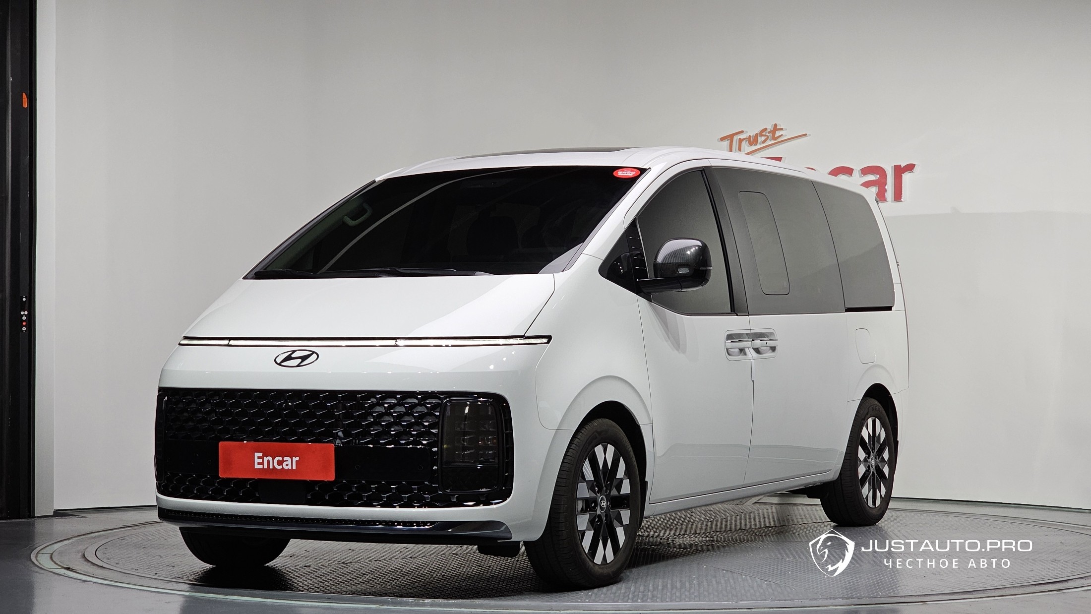 Автомобиль Hyundai Staria