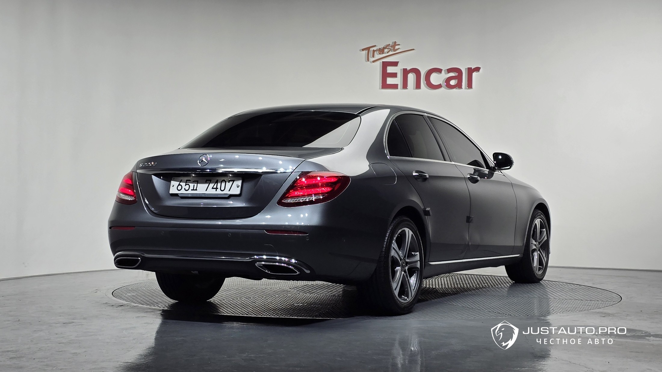 Автомобиль Mercedes-Benz E-Class