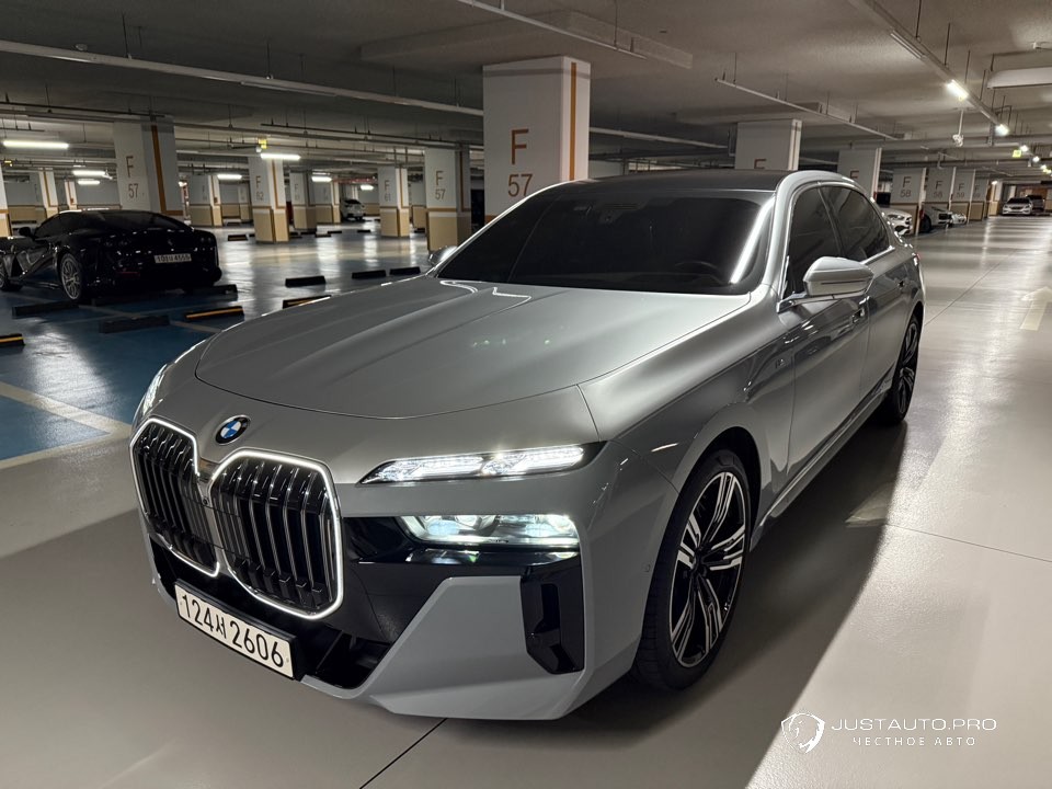 Автомобиль BMW 7-Series