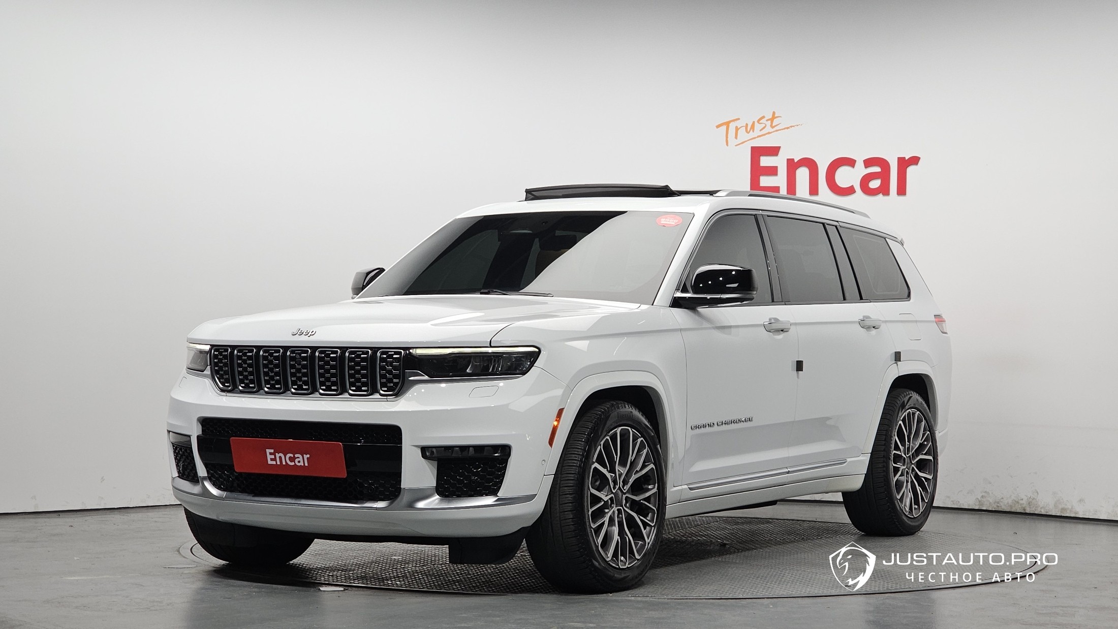 Автомобиль Jeep Cherokee