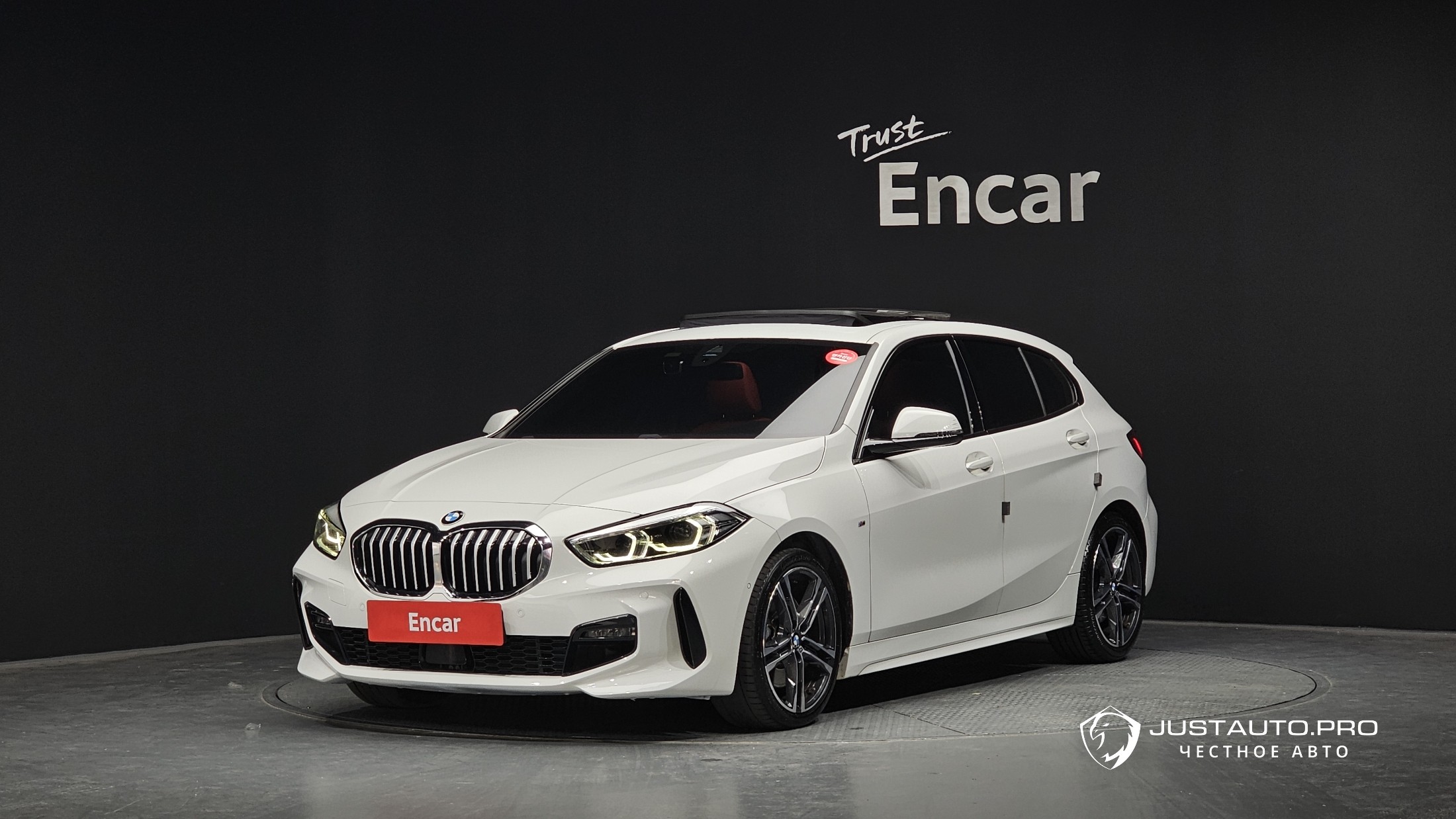 Автомобиль BMW 1-Series