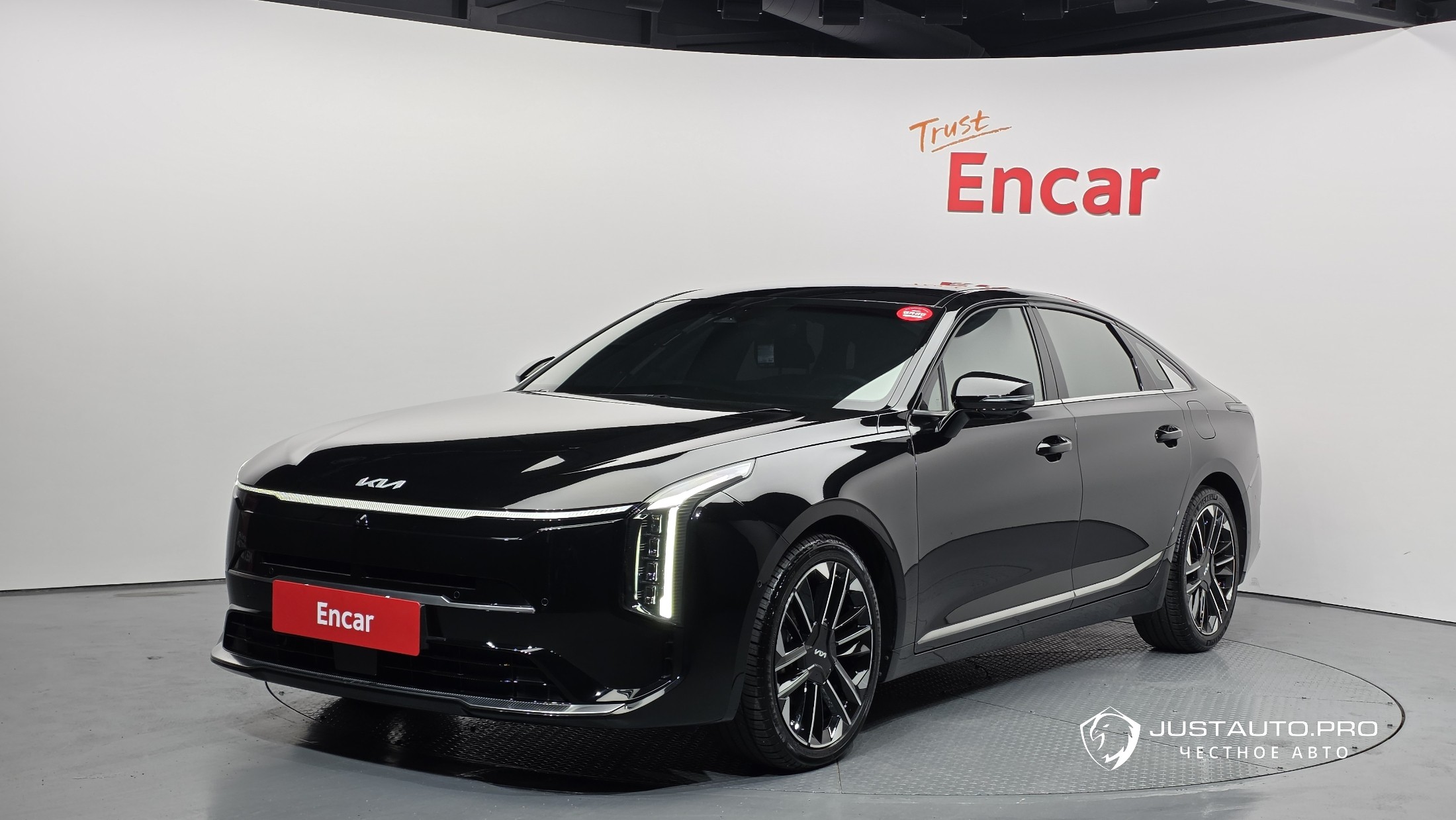 Автомобиль Kia K8