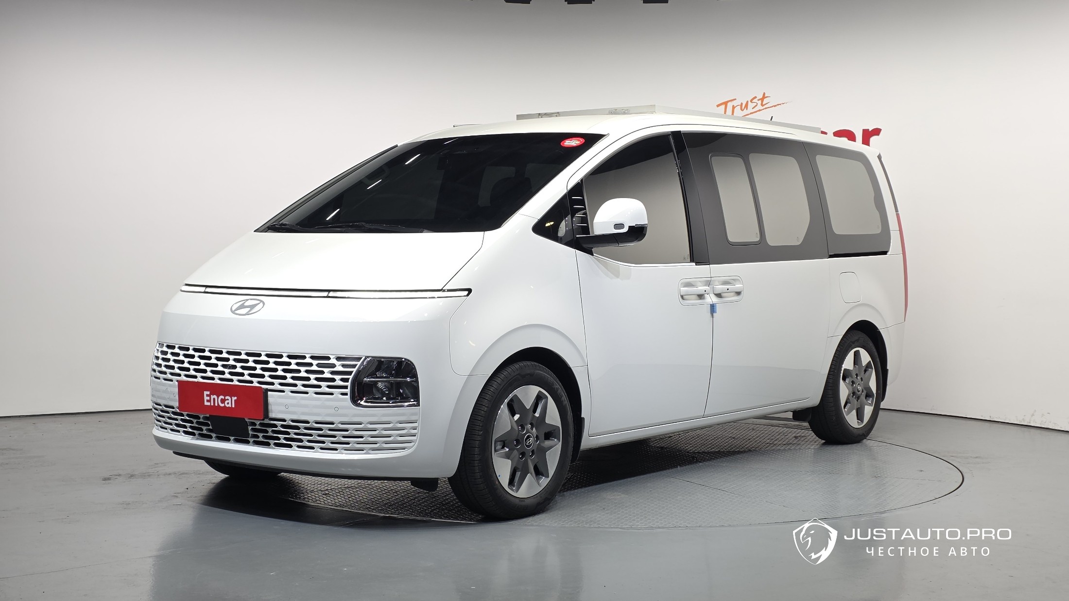 Автомобиль Hyundai Staria