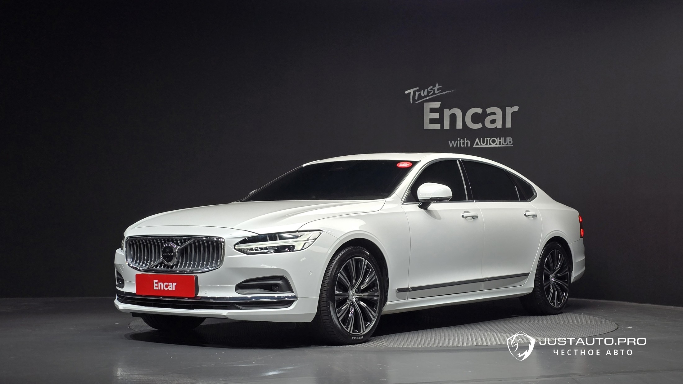 Автомобиль Volvo S90